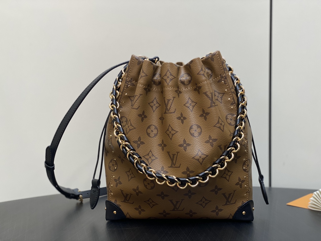 Wat 1: 1 replica
 Louis Vuitton Tassen handtassen Emmer Tas Geel Nieten Monogram Reverse Canvas Weven Lentecollectie Kettingen M13324