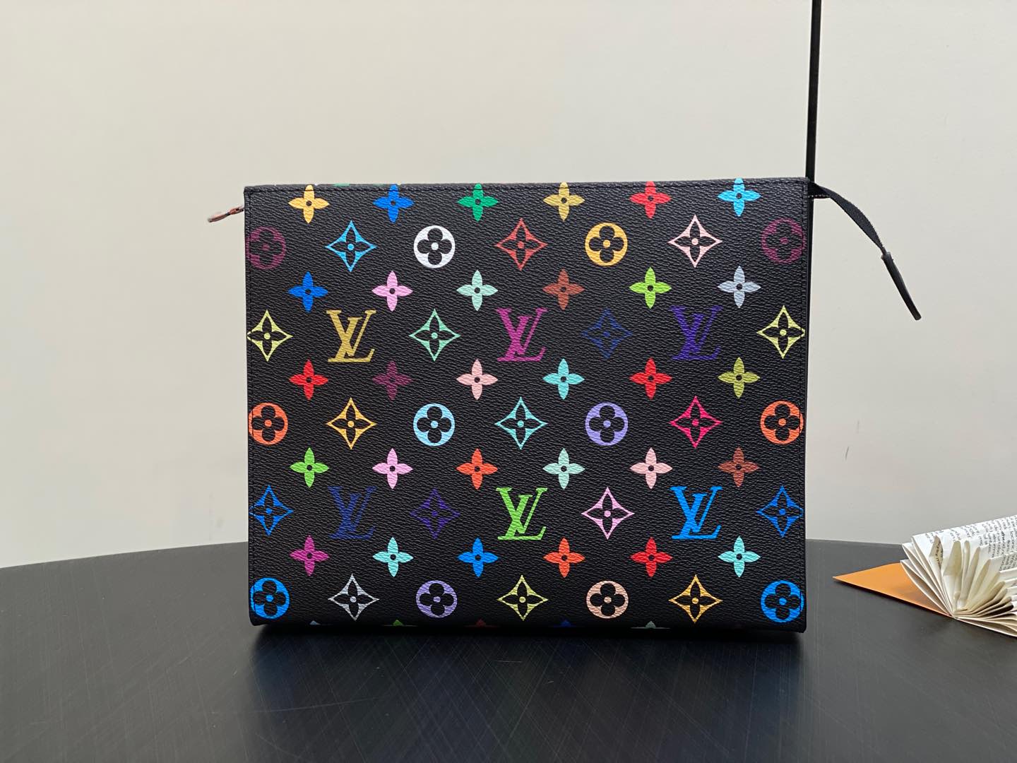 【顶级原单】M13746黑彩 手包手拿包系列 当季新款 POCHETTE VOYAGE 中号手拿包 20