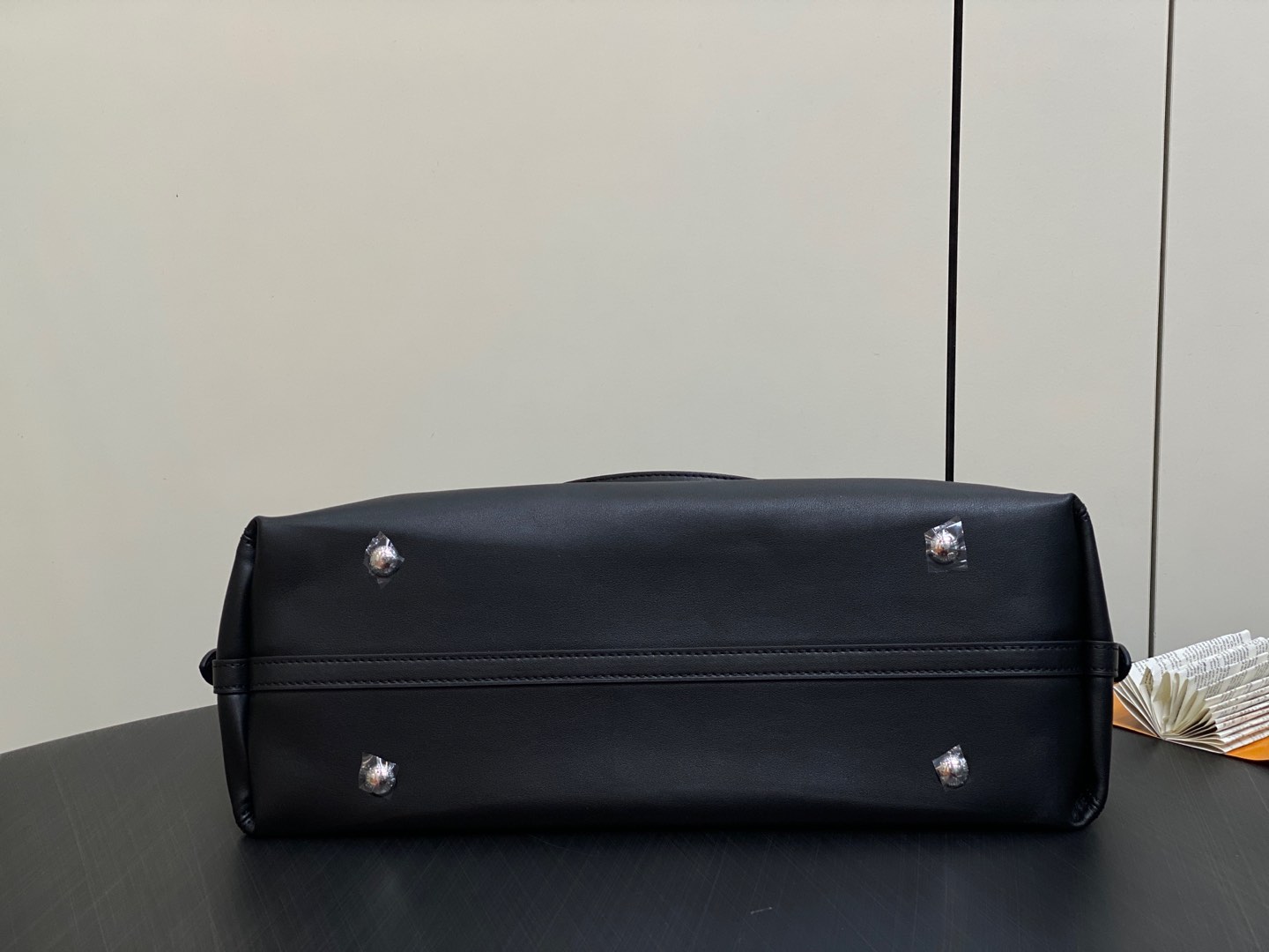 【顶级原单】M13105黑色全皮黑彩 购物袋系列 CarryAll Dark LT中号手袋 黑色（三彩-