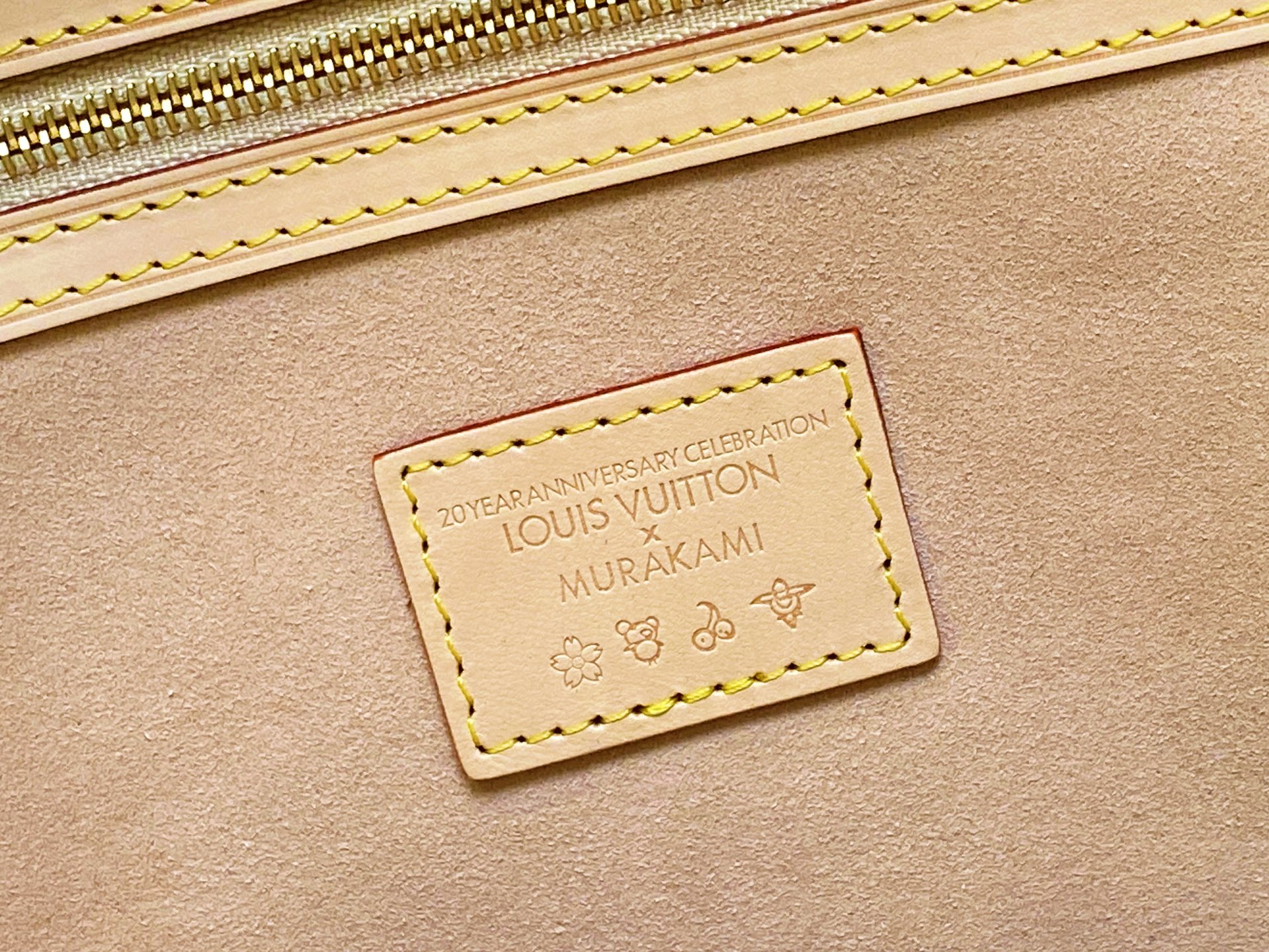 【顶级原单】M13742白彩 旅行袋 当季新款
LV x TM KEEPALL BANDOULIÈRE 