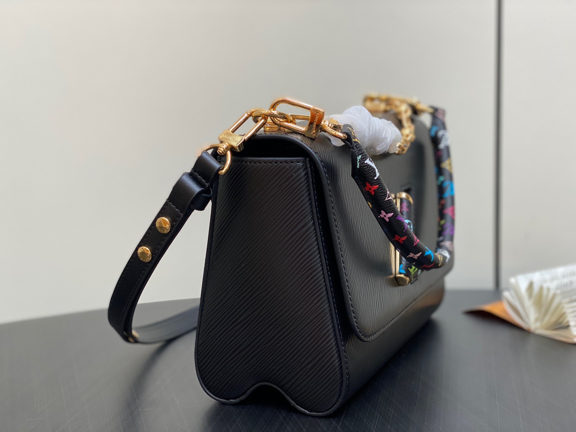 【顶级原单】M13243黑彩 黑色水波纹 当季新款 LV x TM TWIST SLIM 中号手袋 本款