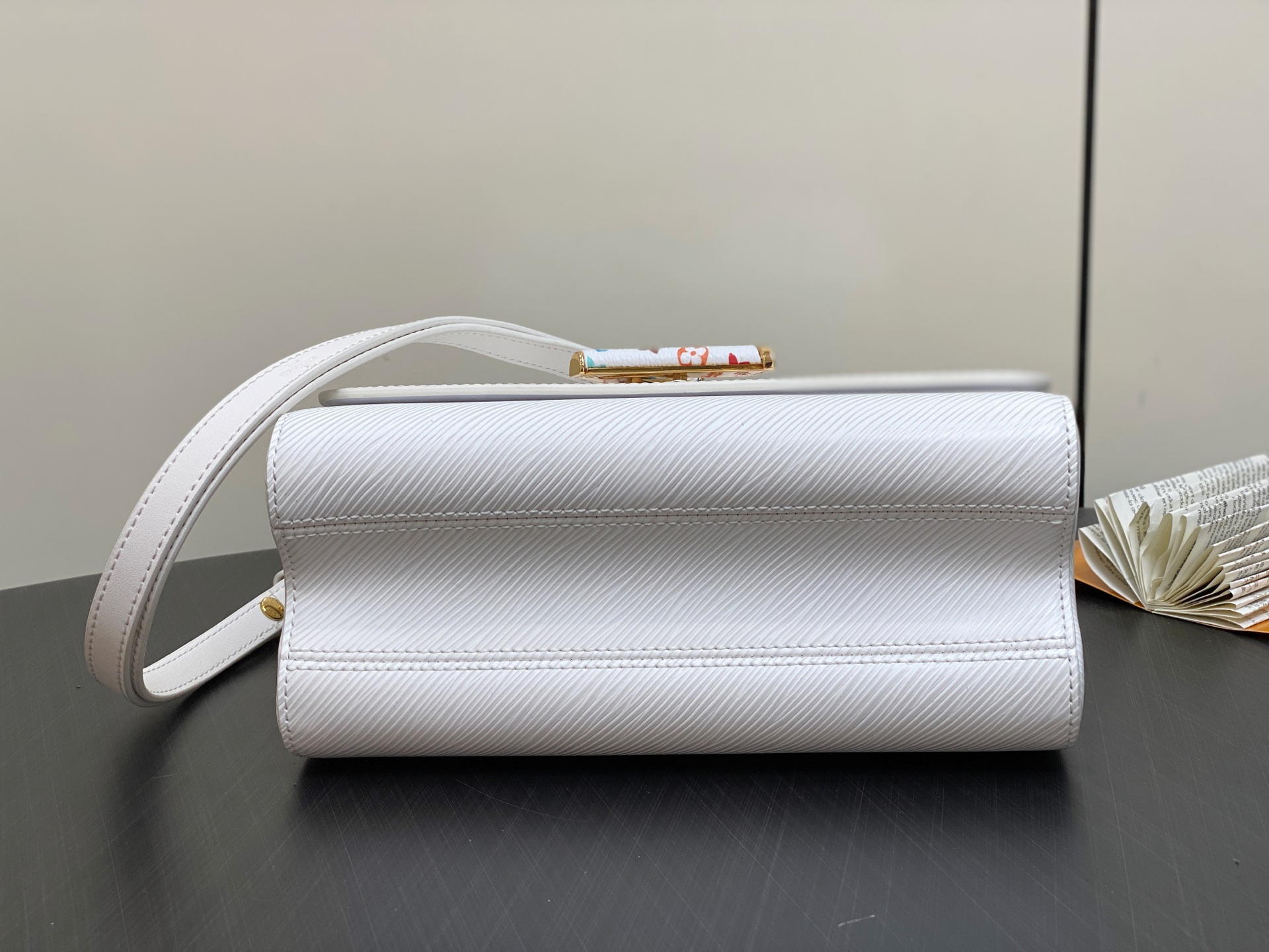 【顶级原单】M13678白彩 白色水波纹 当季新款 LV x TM TWIST SLIM 中号手袋 本款