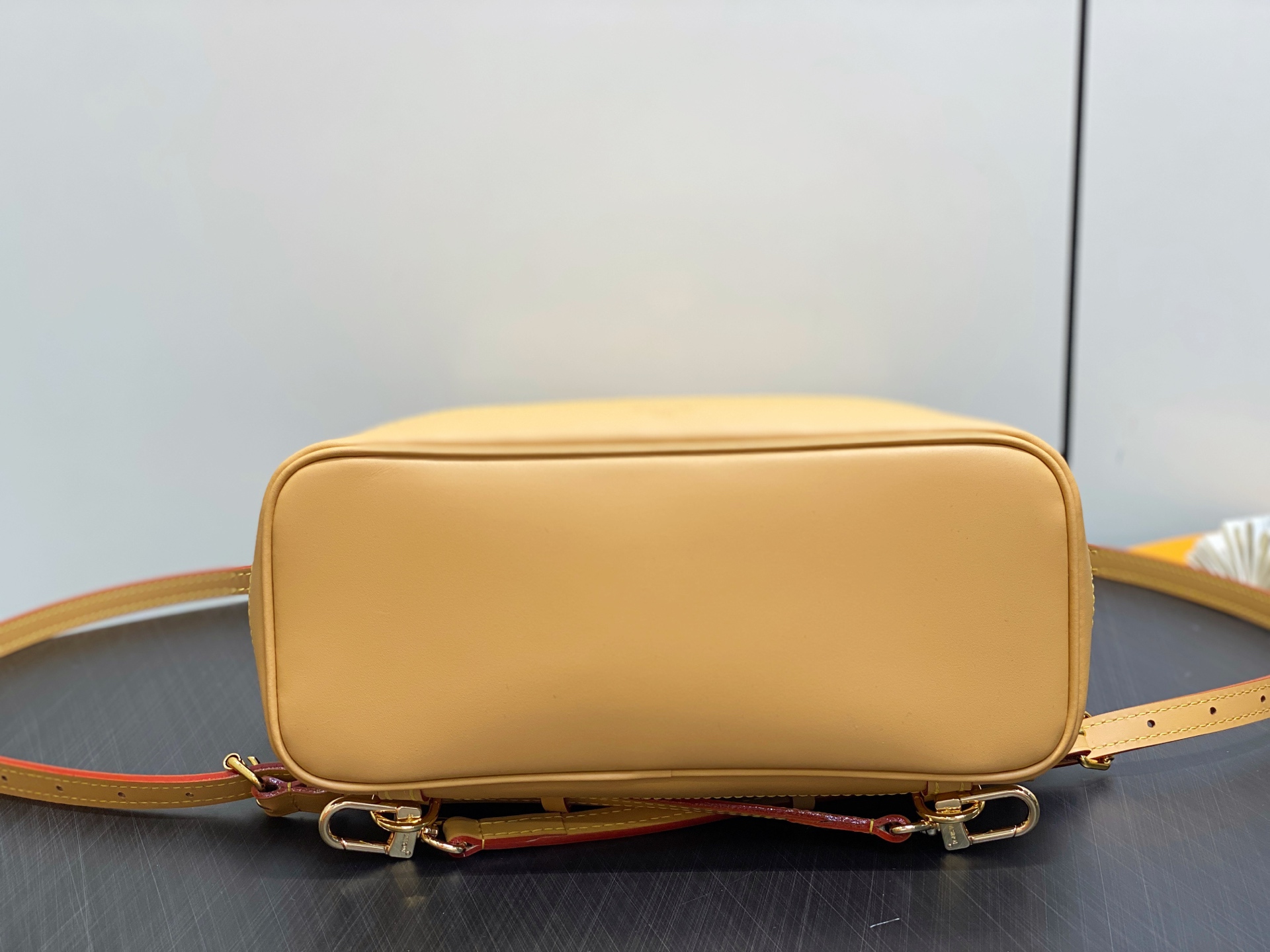 【顶级原单】M14653老花黄皮 双肩包 SOHO 双肩包 从1996年的阿尔勒孔包中受到启发，以利用率
