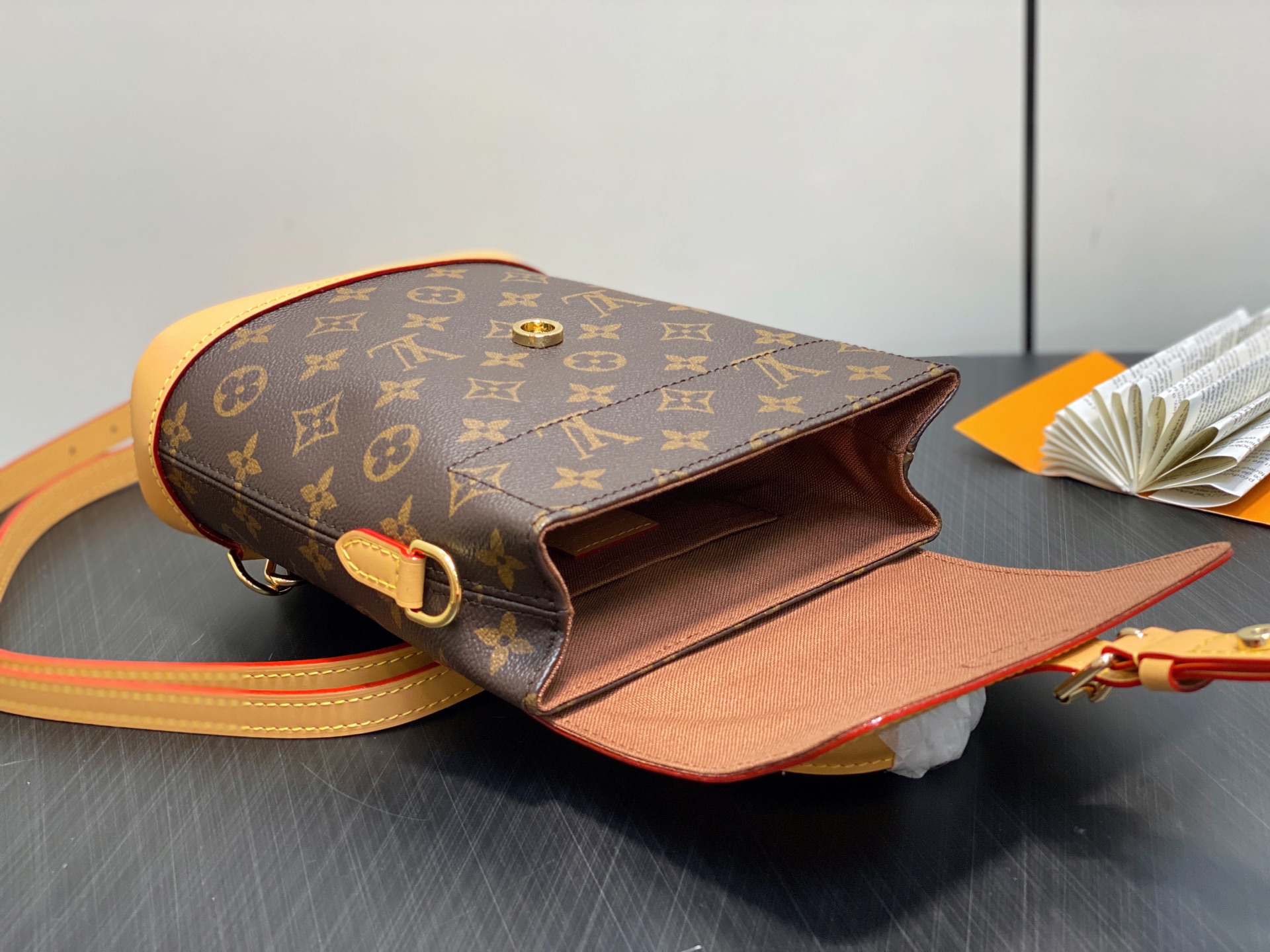 【顶级原单】M14651老花黄皮 迷你双肩包 SOHO mini 双肩包 以Monogram帆布材质展示