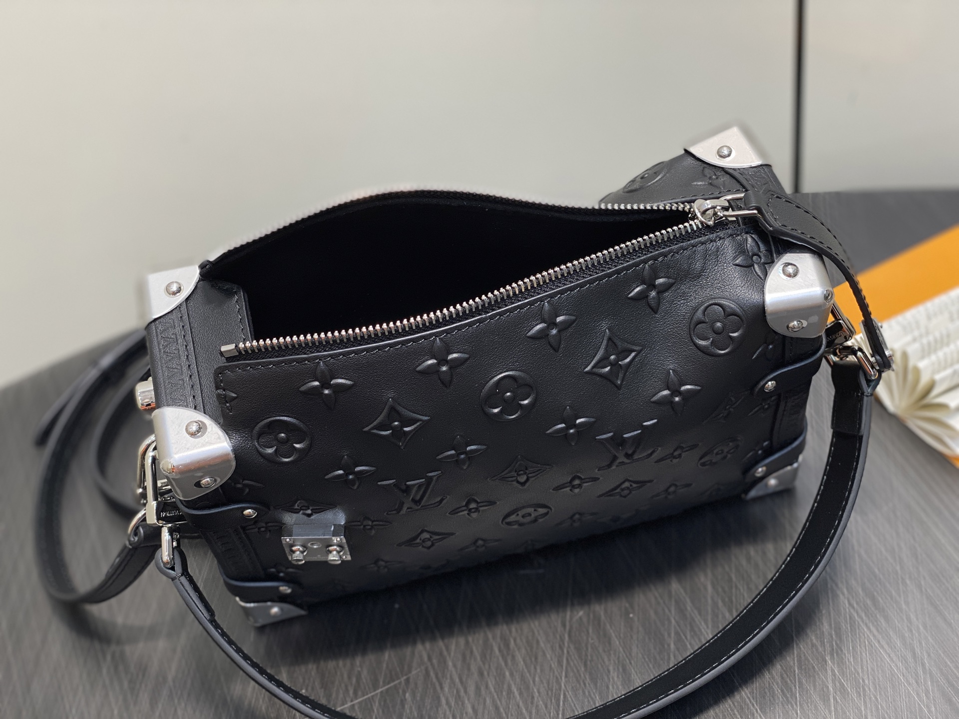 【顶级原单】M14572黑色全皮 软盒子包箱子 Petite Malle 手袋 Nicolas Ghes