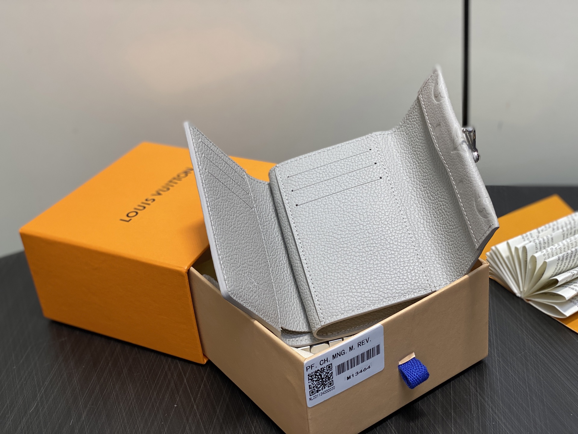 【顶级原单】M13464浅灰色全皮压花 三折钱包 Pochette Metis Compact 钱夹 和