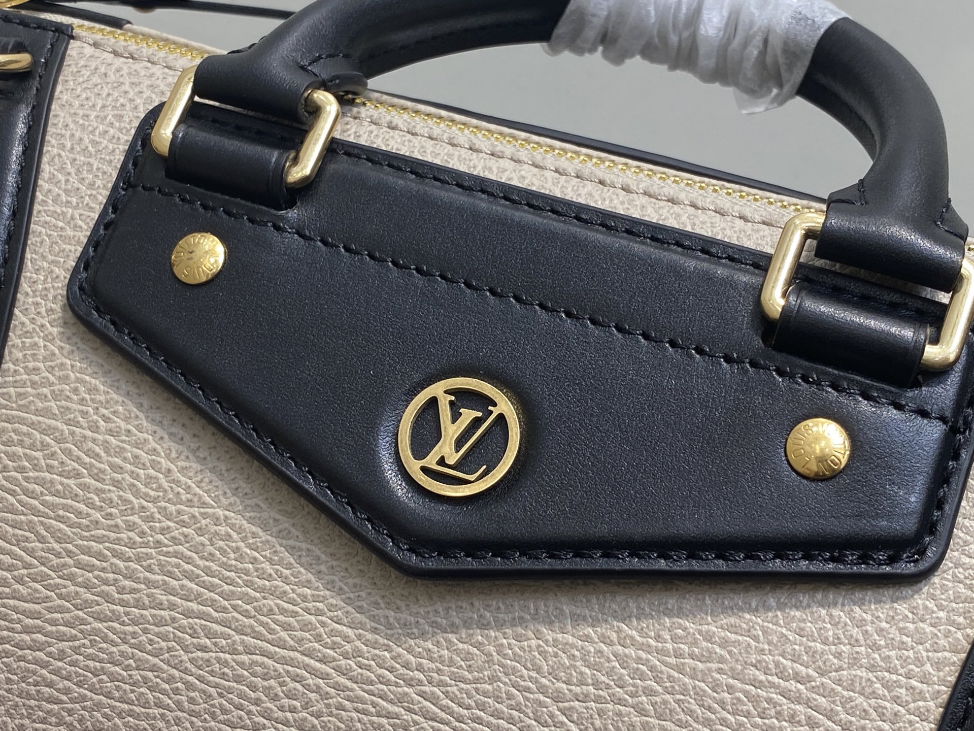 【顶级原单】M14721灰褐色 全皮机车包 LV Biker 小号手袋 M14514黑色 瞩目亮相202