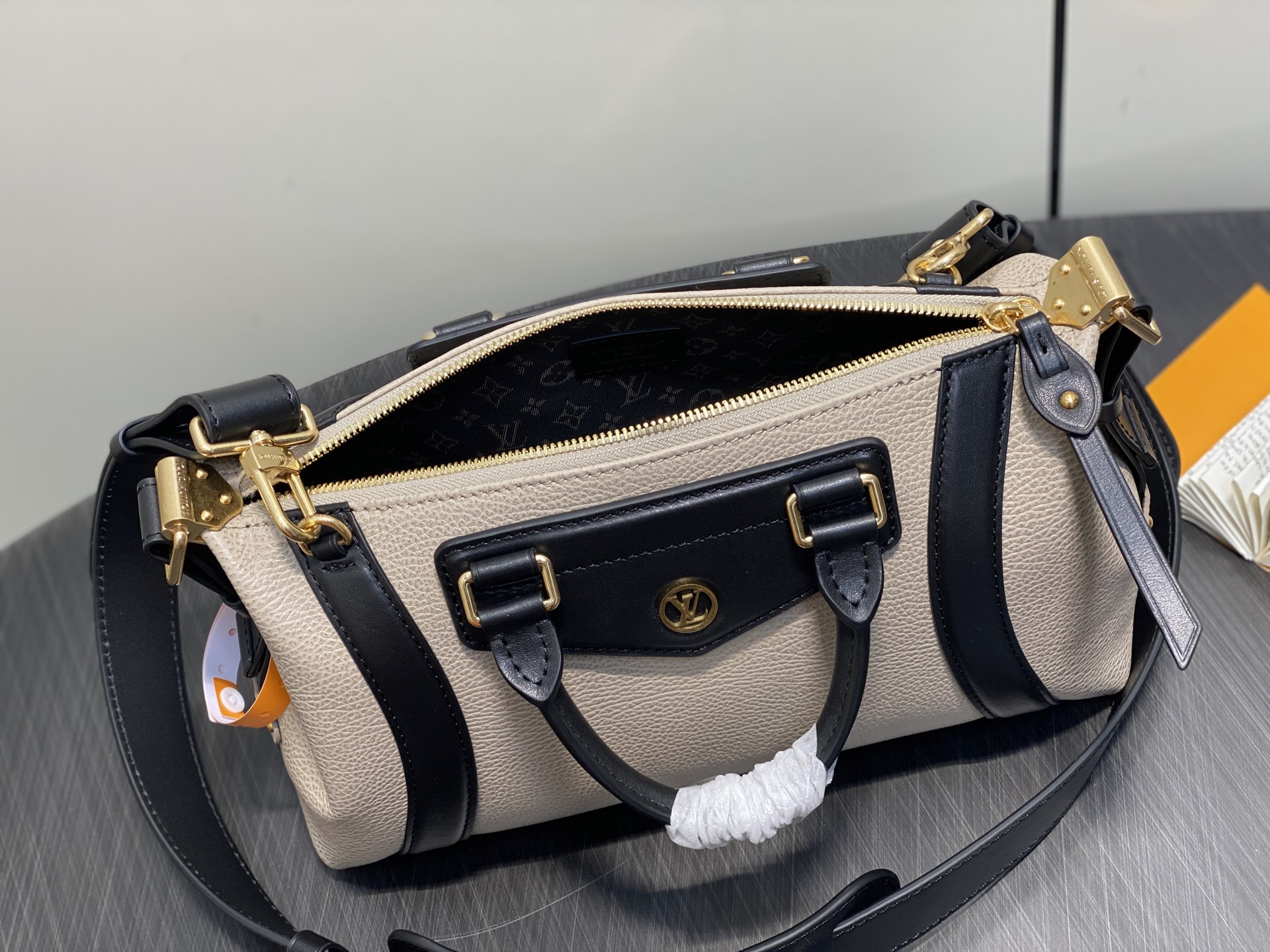 【顶级原单】M14721灰褐色 全皮机车包 LV Biker 小号手袋 M14514黑色 瞩目亮相202