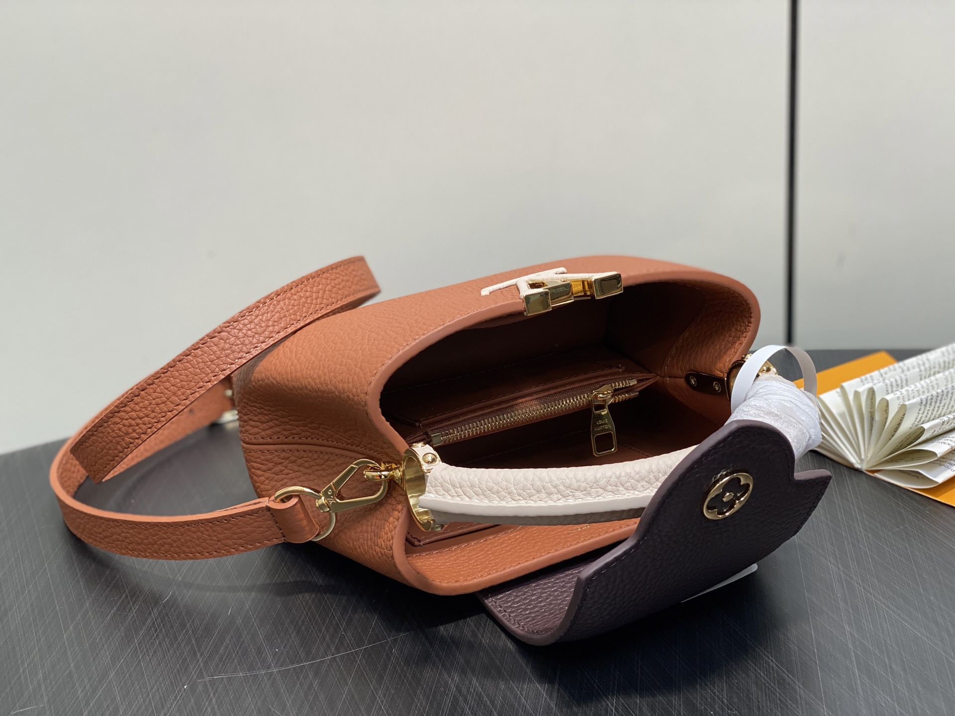 【顶级原单】M12176棕色拼色 全皮cap那英款 CAPUCINES 迷你手袋 本款 Capucine