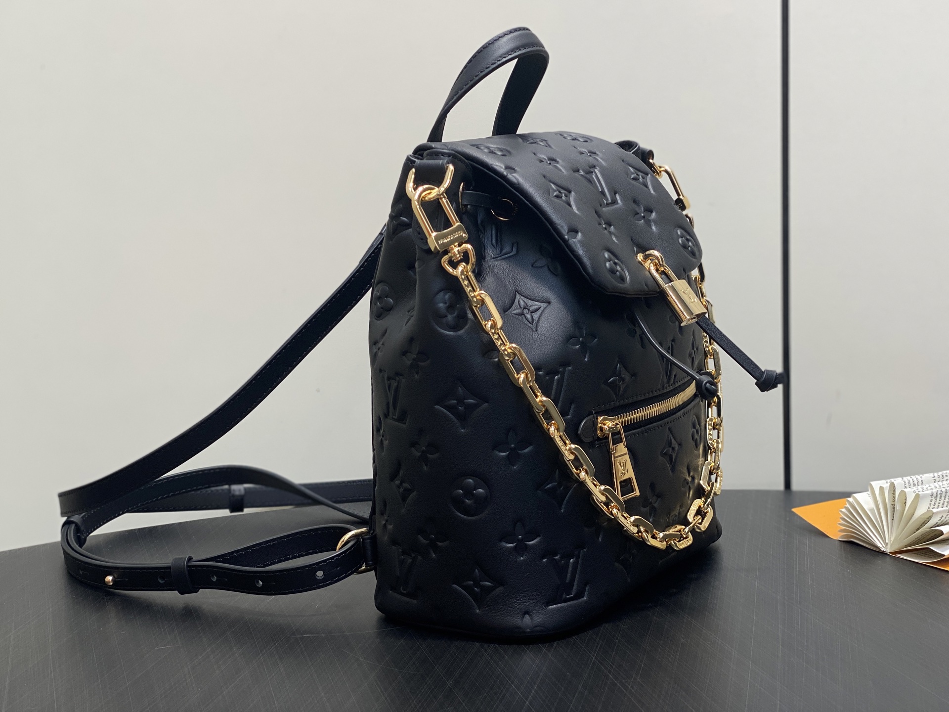 【顶级原单】M13357黑色 全皮压花双肩包 COUSSIN BACKPACK 小号手袋 M13358灰