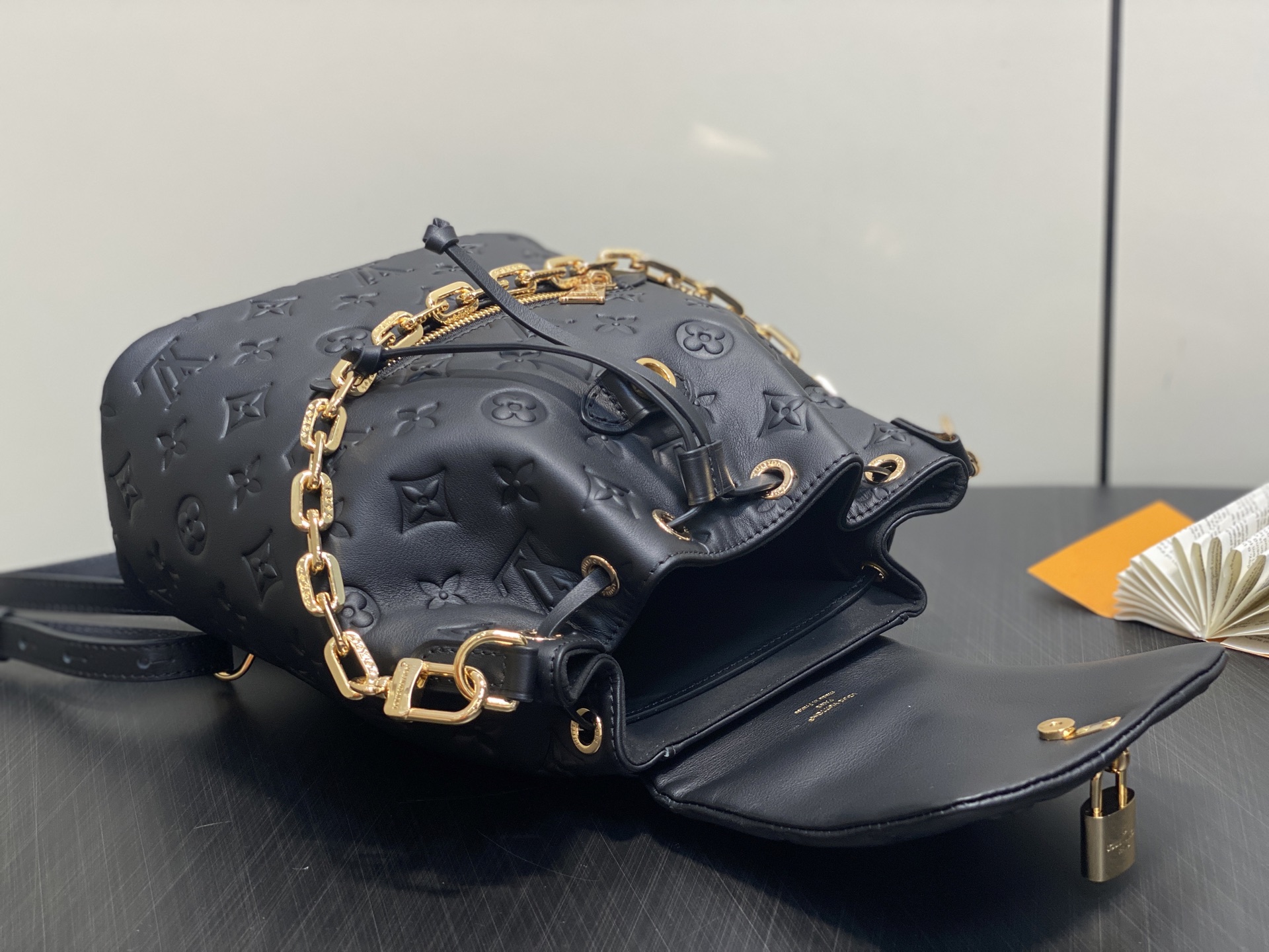 【顶级原单】M13357黑色 全皮压花双肩包 COUSSIN BACKPACK 小号手袋 M13358灰