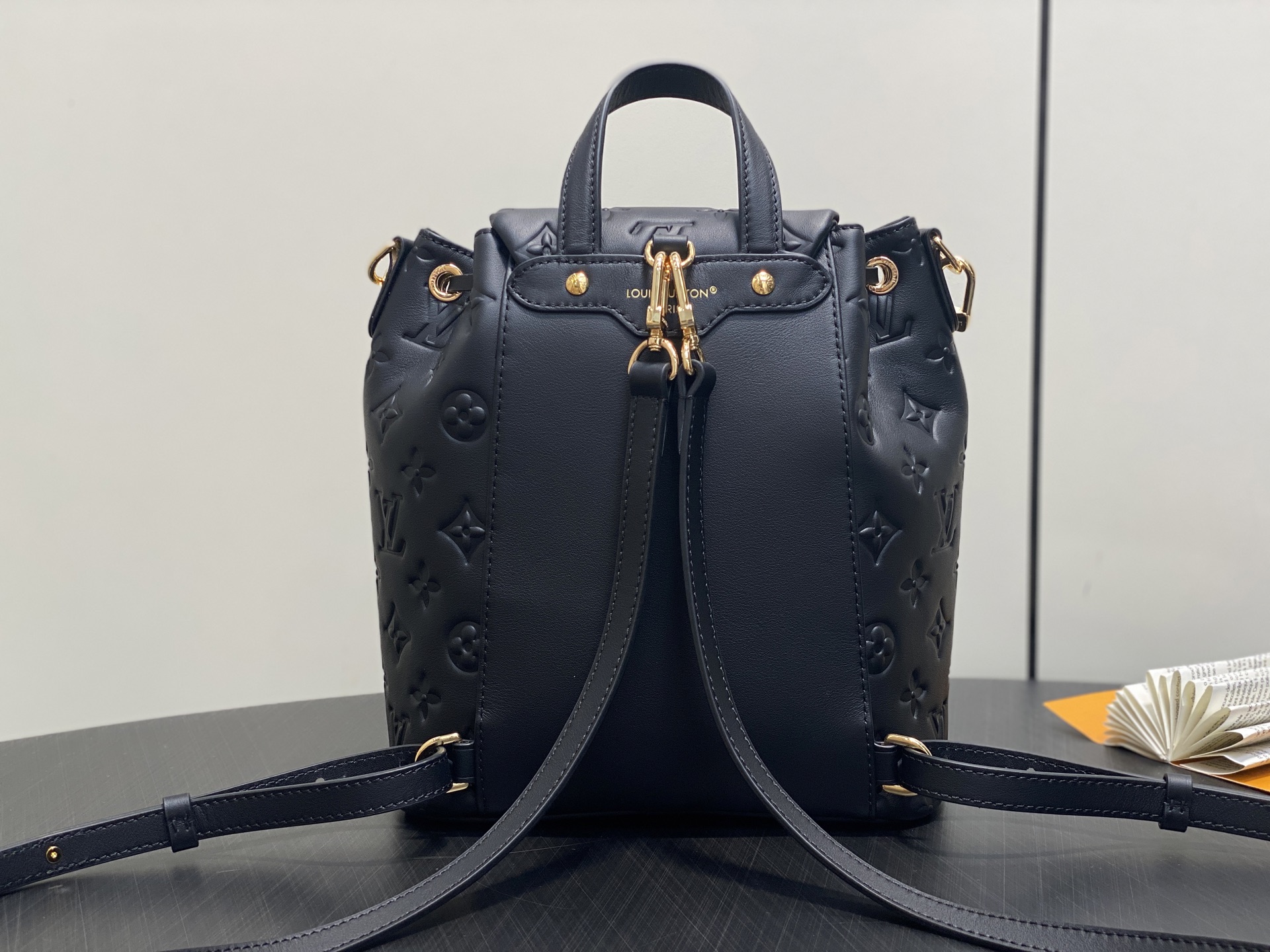【顶级原单】M13357黑色 全皮压花双肩包 COUSSIN BACKPACK 小号手袋 M13358灰