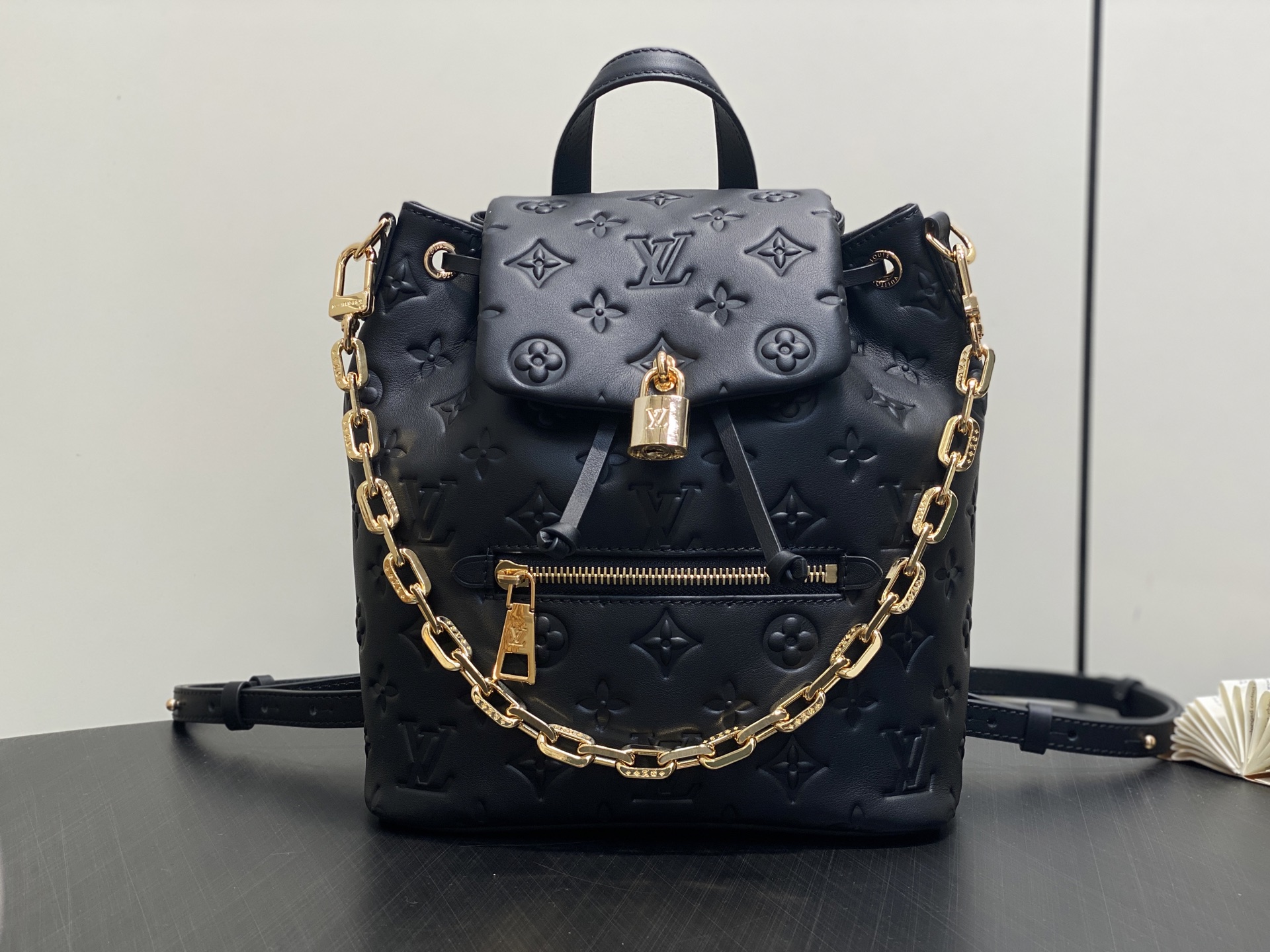 【顶级原单】M13357黑色 全皮压花双肩包 COUSSIN BACKPACK 小号手袋 M13358灰
