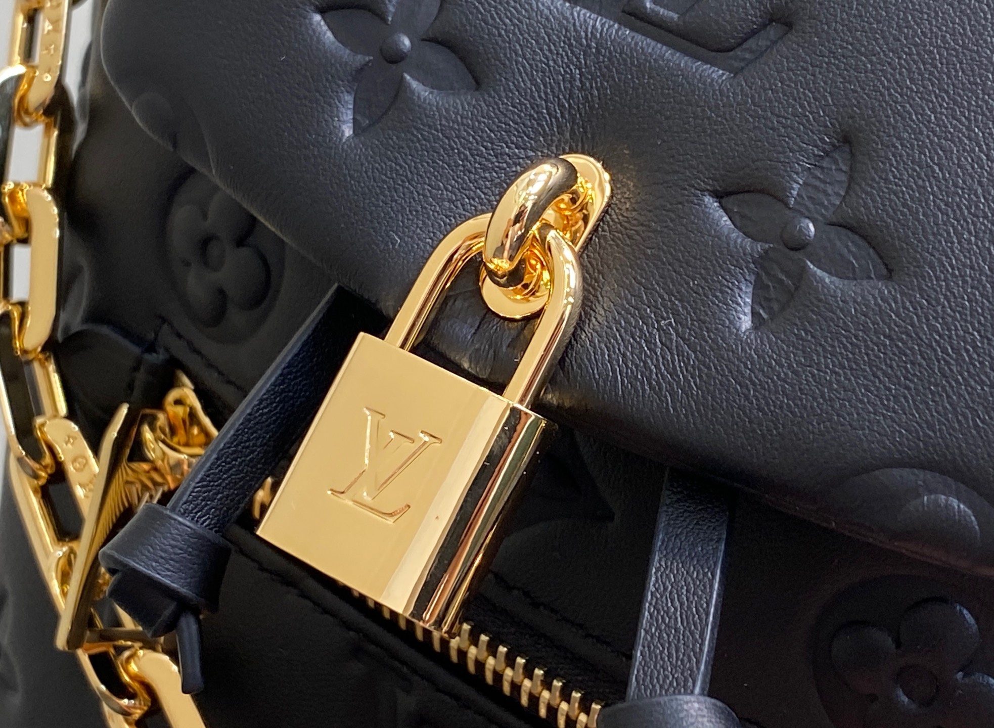 【顶级原单】M13387黑色 全皮压花双肩包 COUSSIN BACKPACK 迷你手袋 M13389粉