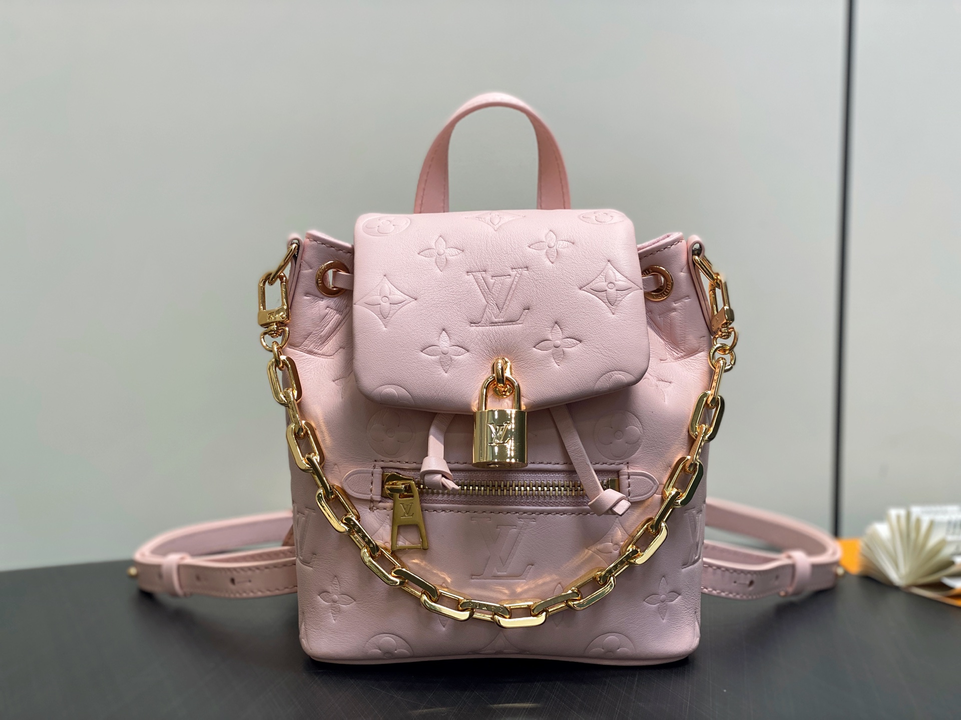 【顶级原单】M13389粉色 全皮压花双肩包 COUSSIN BACKPACK 迷你手袋 M13389粉