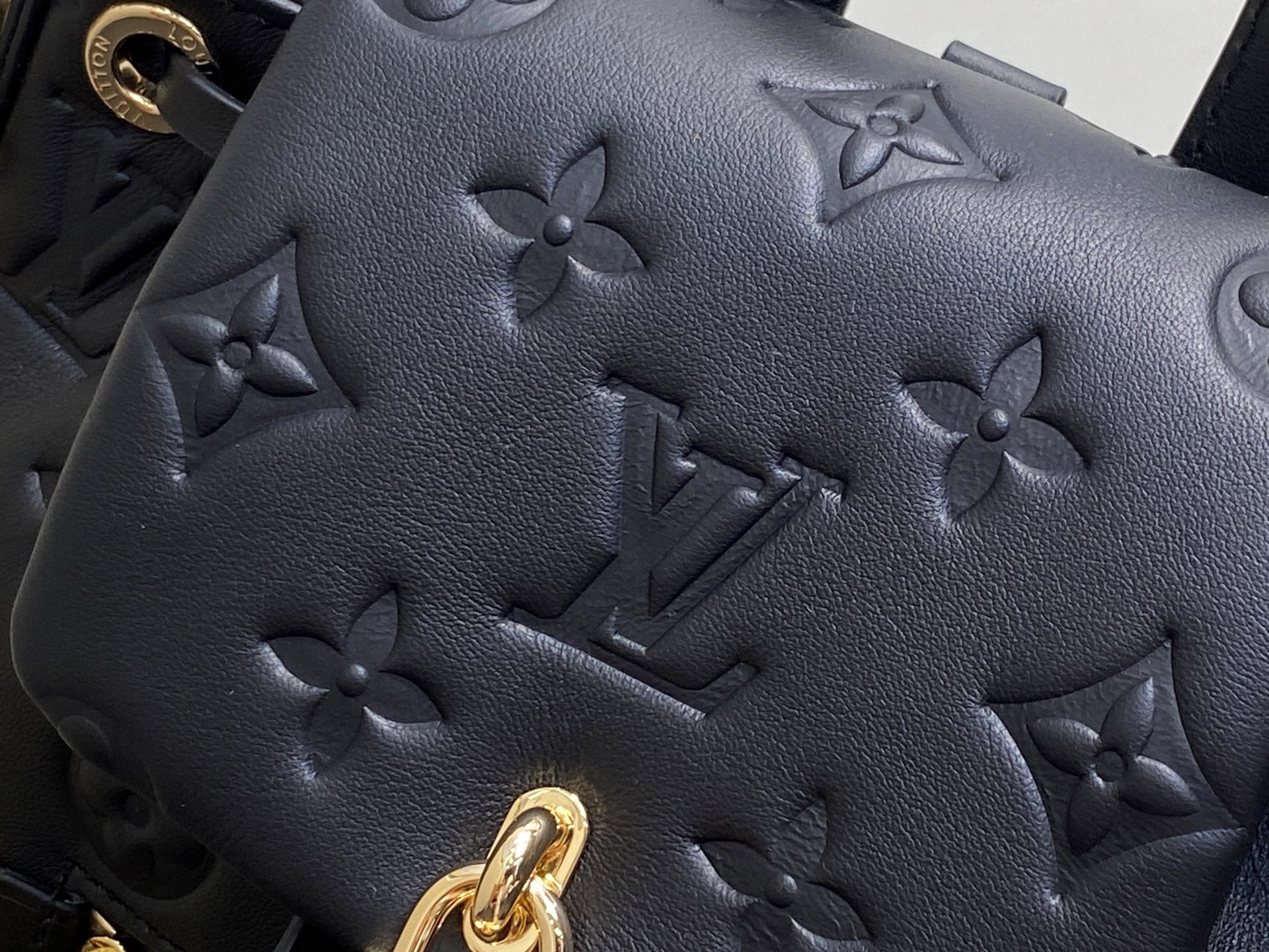 【顶级原单】M13387黑色 全皮压花双肩包 COUSSIN BACKPACK 迷你手袋 M13389粉