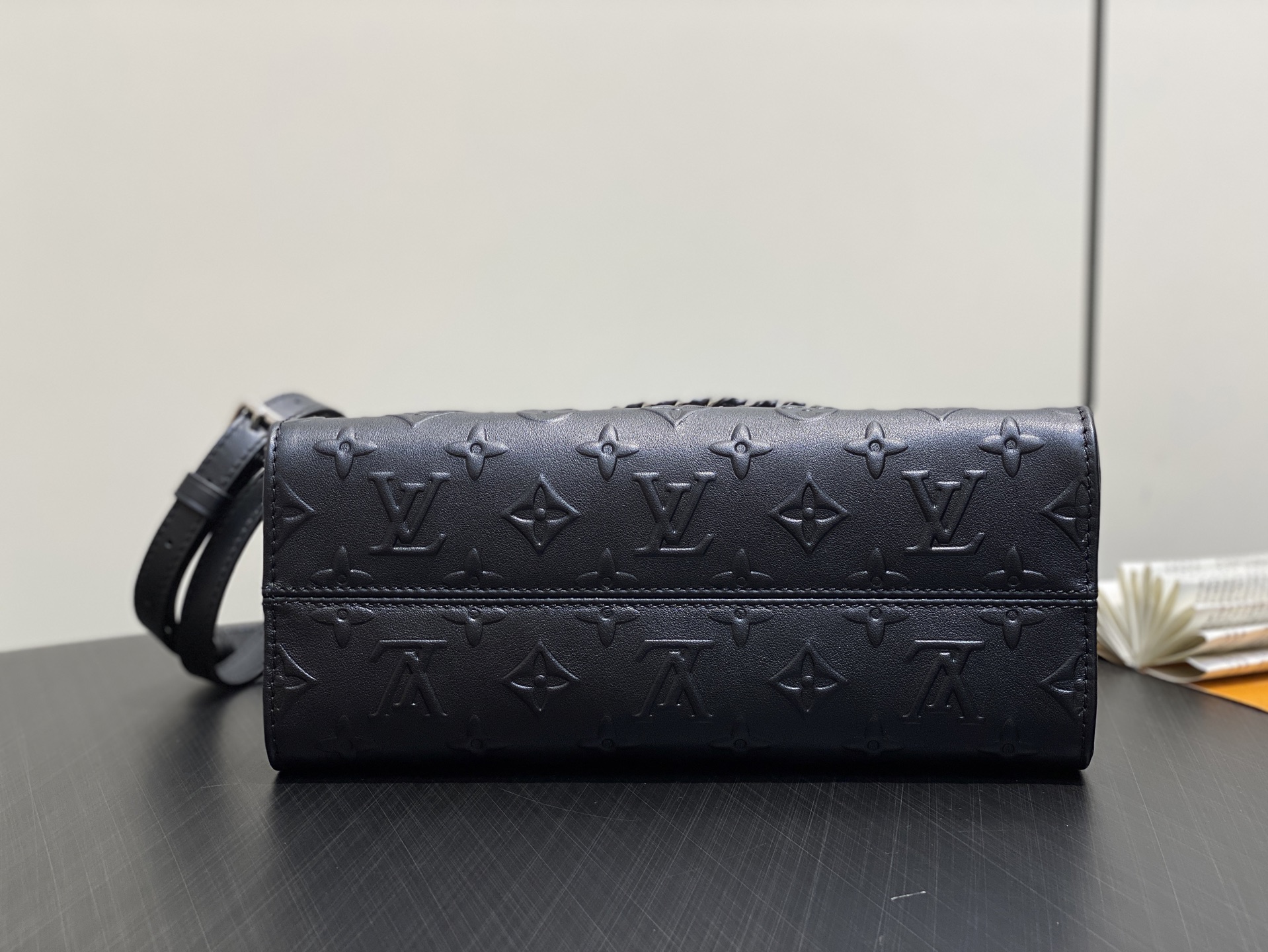 【顶级原单】M13576黑色 全皮四方包 ONTHEGO 小号手袋 本款 OnTheGo Hr小号手袋出