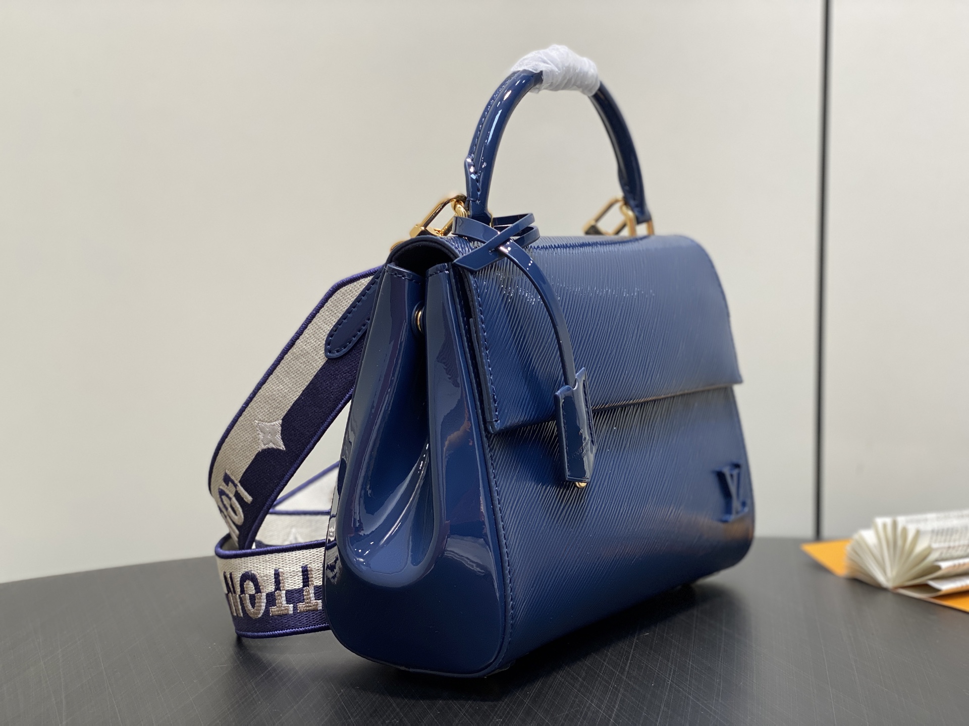 【顶级原单】M59134蓝色漆皮 水波纹手提包系列 CLUNY BB手袋 M58928 M24616 亮