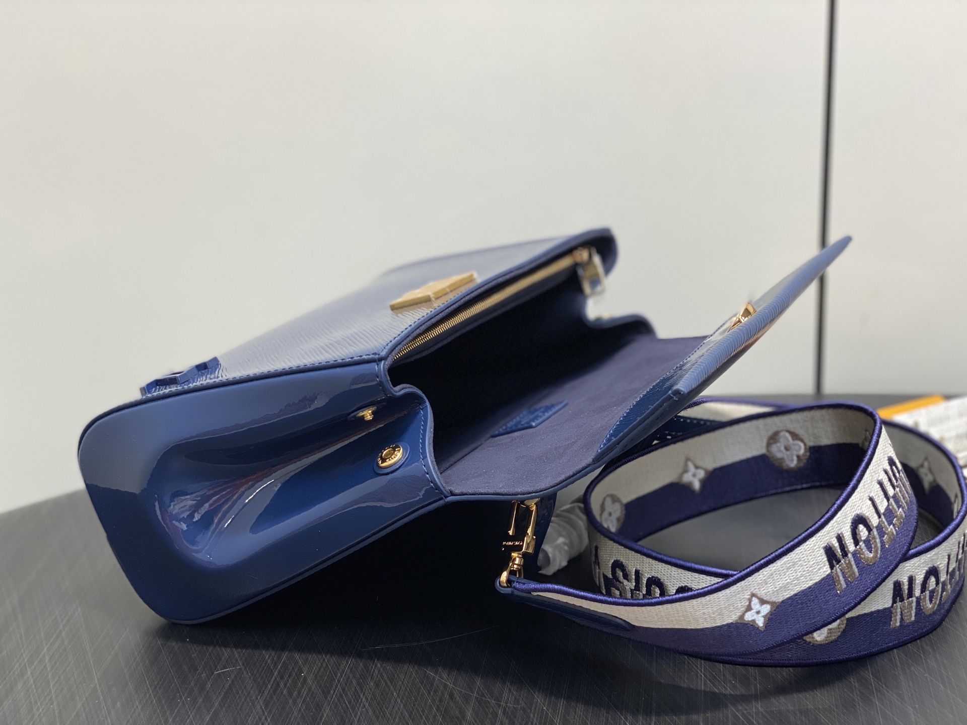 【顶级原单】M59134蓝色漆皮 水波纹手提包系列 CLUNY BB手袋 M58928 M24616 亮