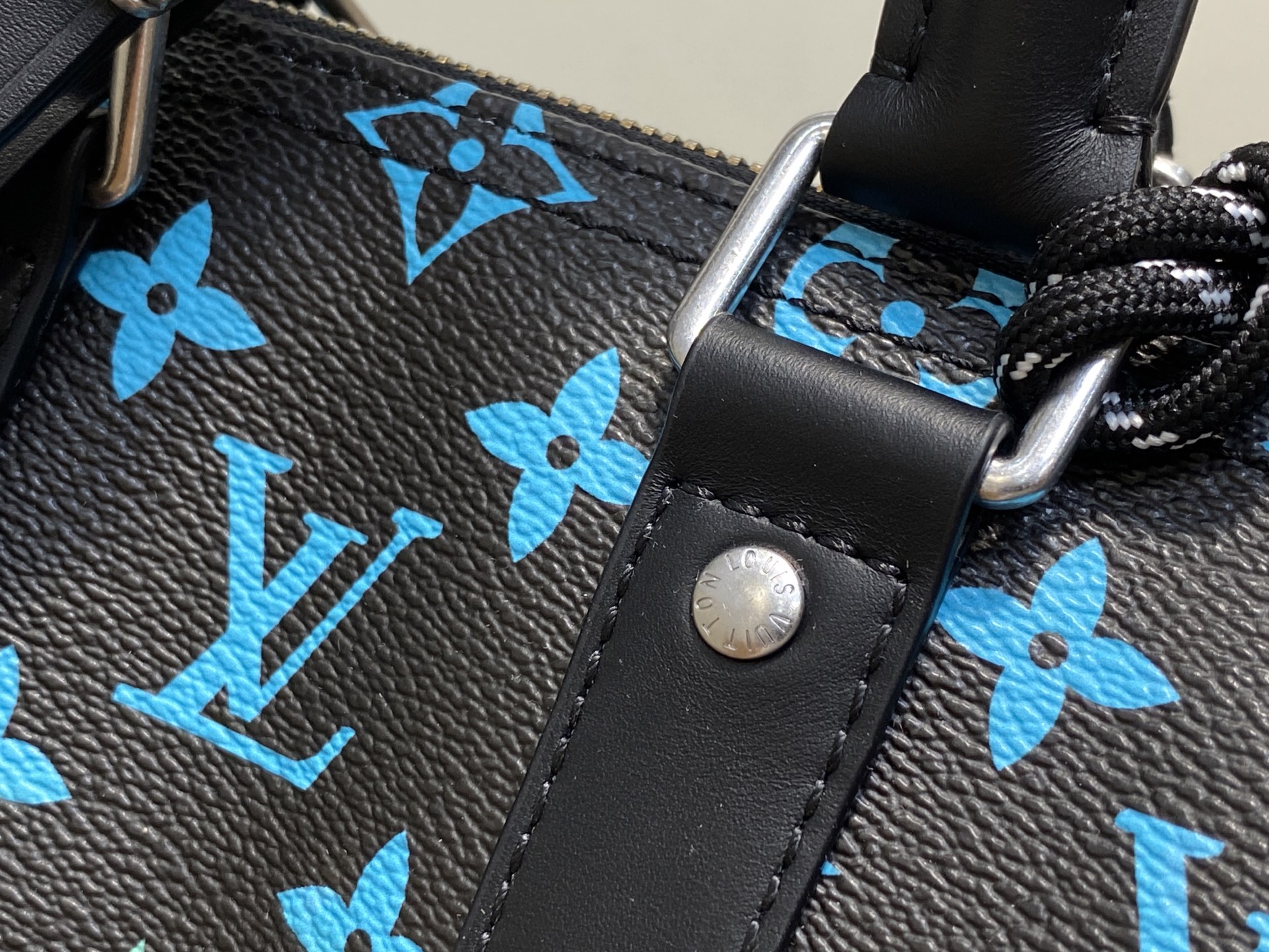 【顶级原单】M13935黑色渐变 男包枕头包Keepall 25 手袋 本款 Keepall 25 手袋