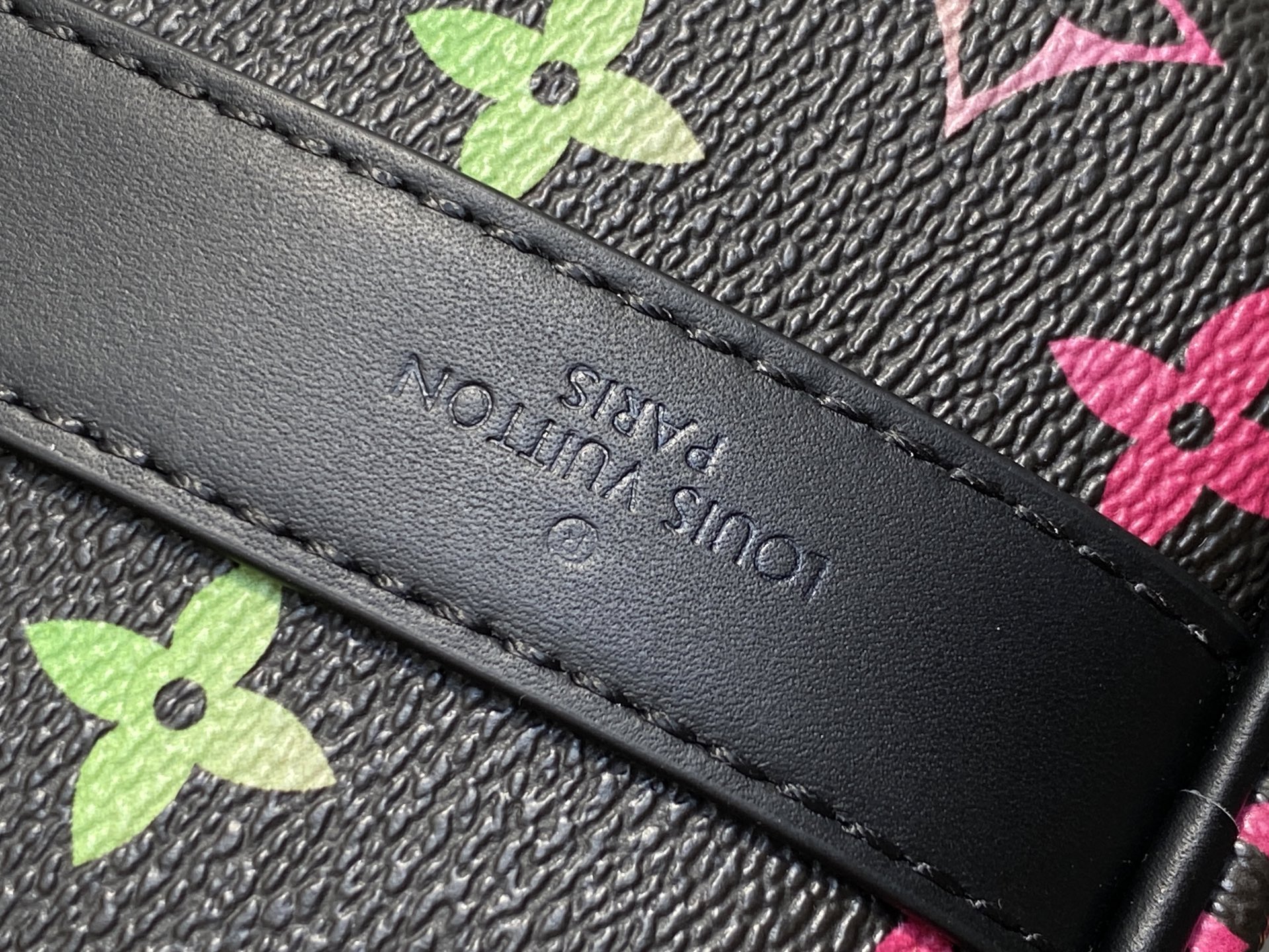 【顶级原单】M13935黑色渐变 男包枕头包Keepall 25 手袋 本款 Keepall 25 手袋