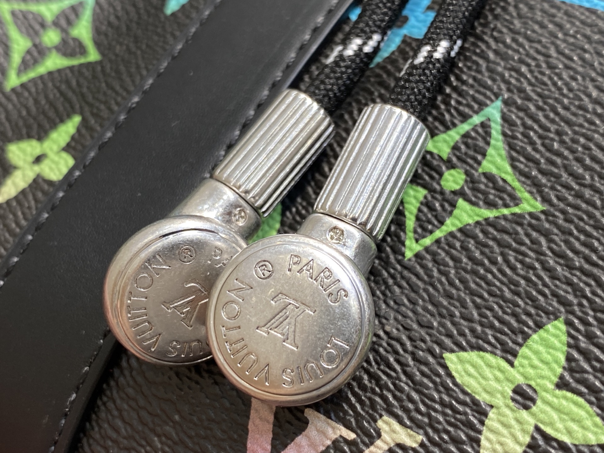 【顶级原单】M13935黑色渐变 男包枕头包Keepall 25 手袋 本款 Keepall 25 手袋