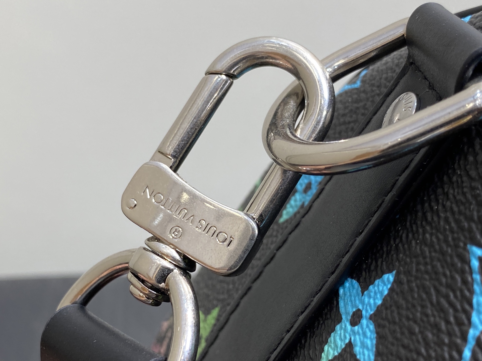 【顶级原单】M13935黑色渐变 男包枕头包Keepall 25 手袋 本款 Keepall 25 手袋