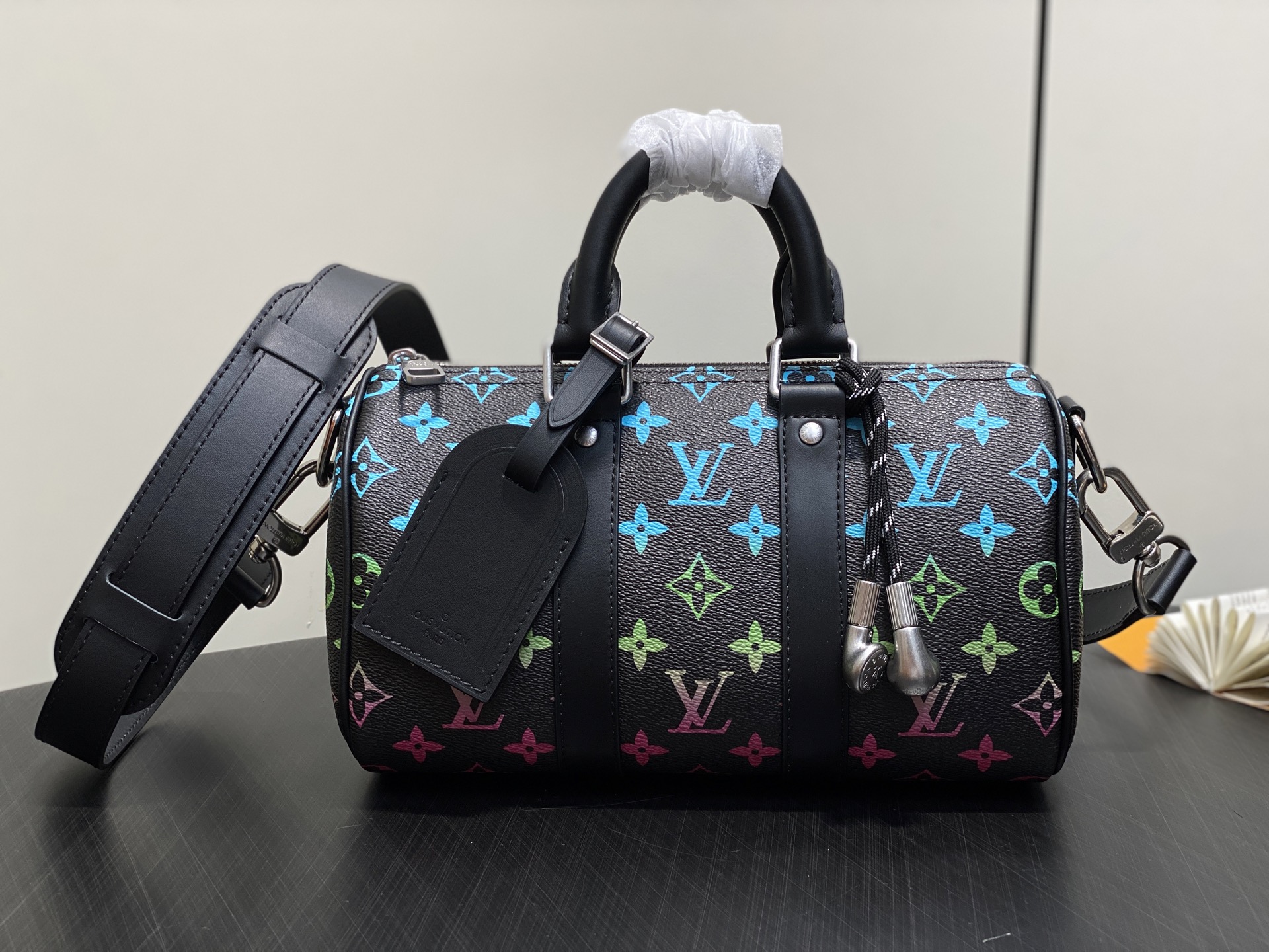 【顶级原单】M13935黑色渐变 男包枕头包Keepall 25 手袋 本款 Keepall 25 手袋