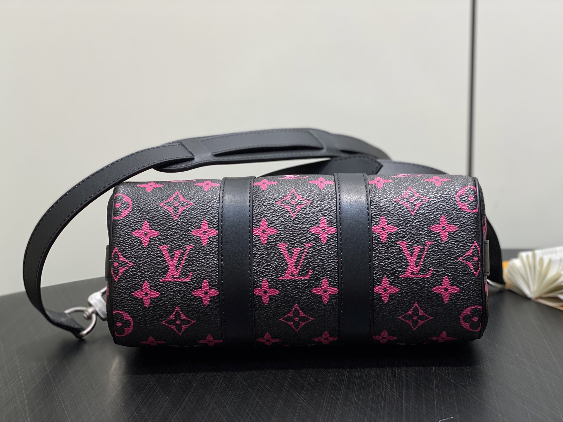 【顶级原单】M13935黑色渐变 男包枕头包Keepall 25 手袋 本款 Keepall 25 手袋