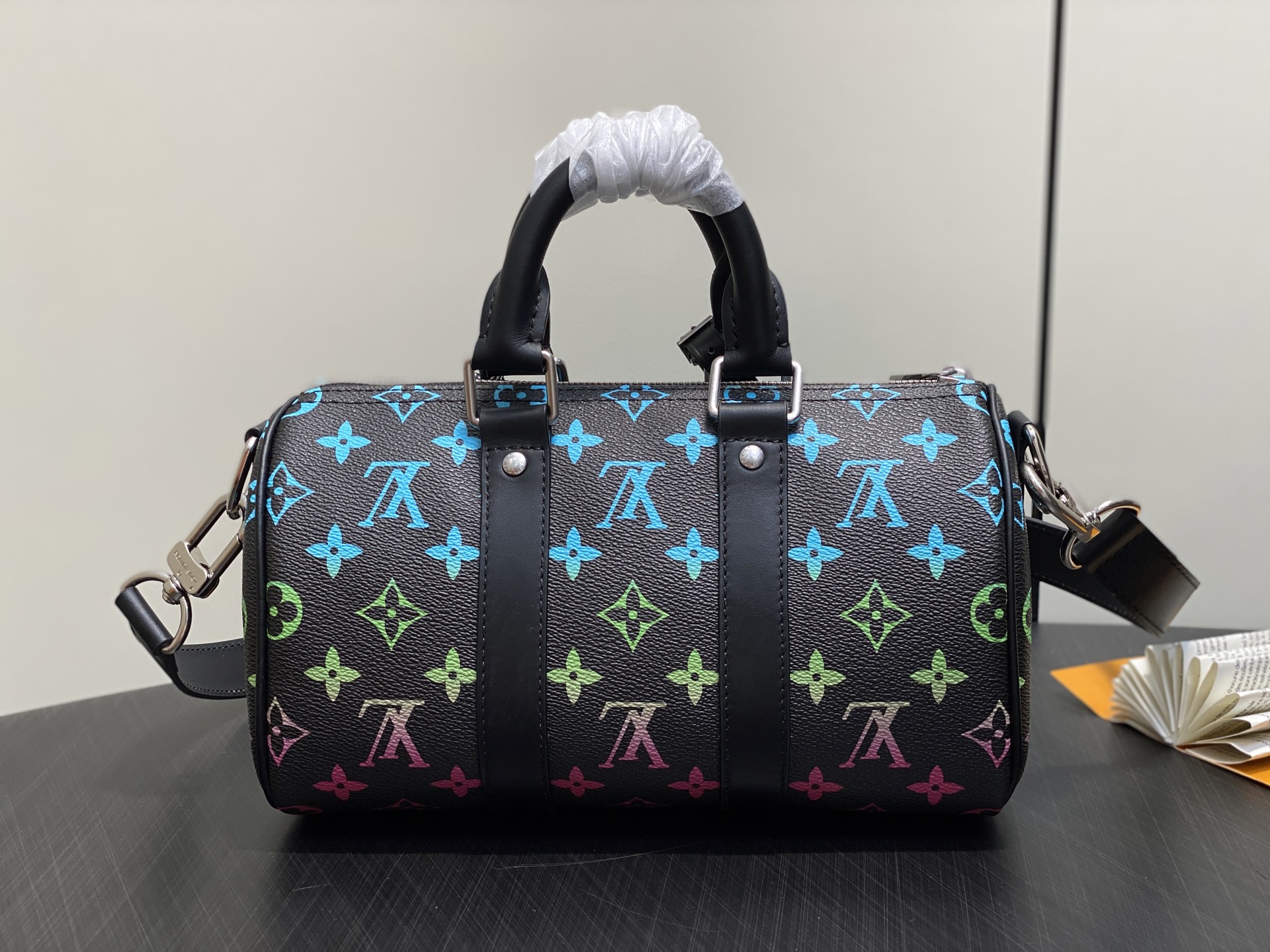 【顶级原单】M13935黑色渐变 男包枕头包Keepall 25 手袋 本款 Keepall 25 手袋