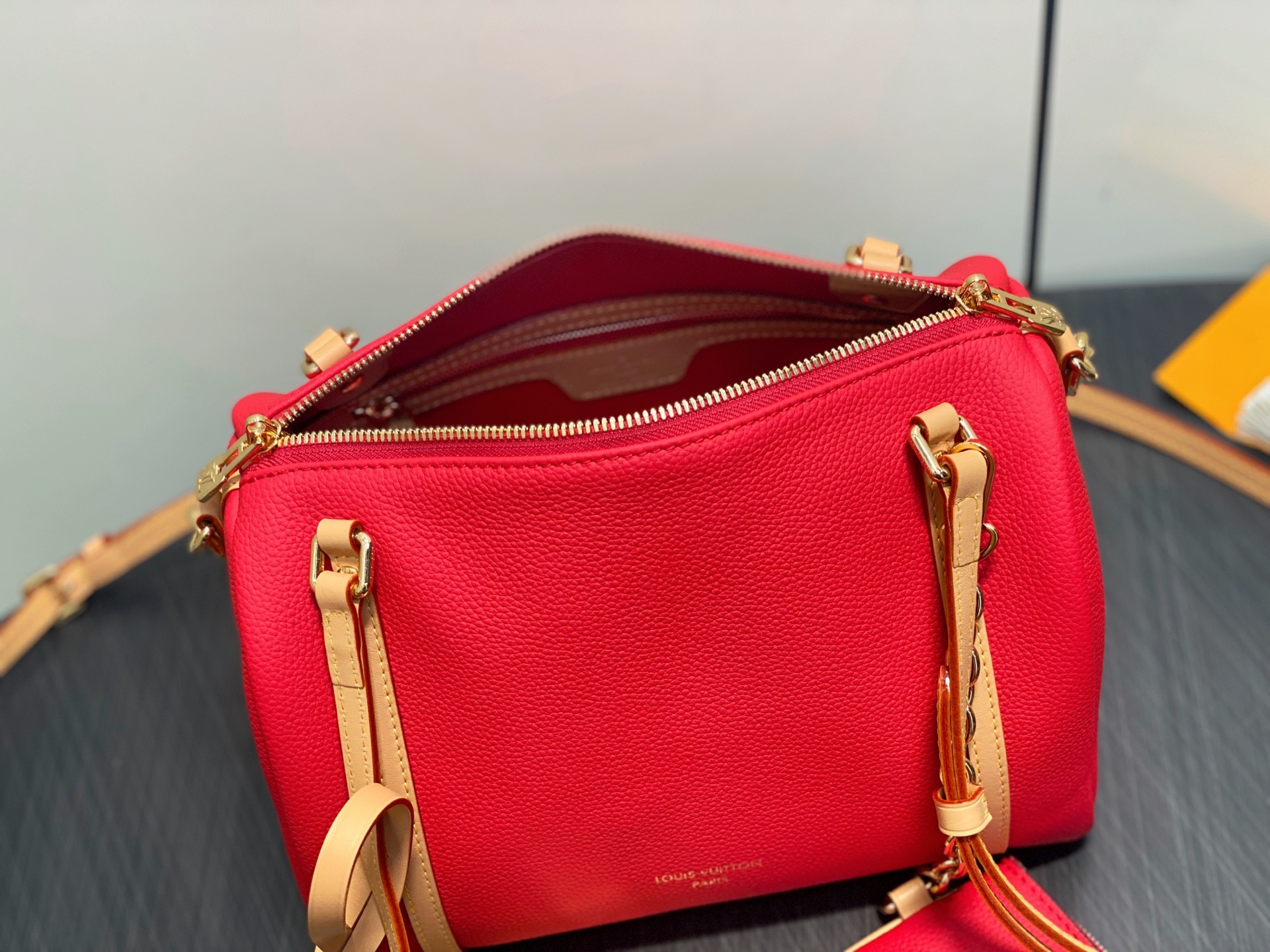 【顶级原单】M13667红色 全皮speedy枕头包 SPEEDY BANDOULIÈRE 25 手袋