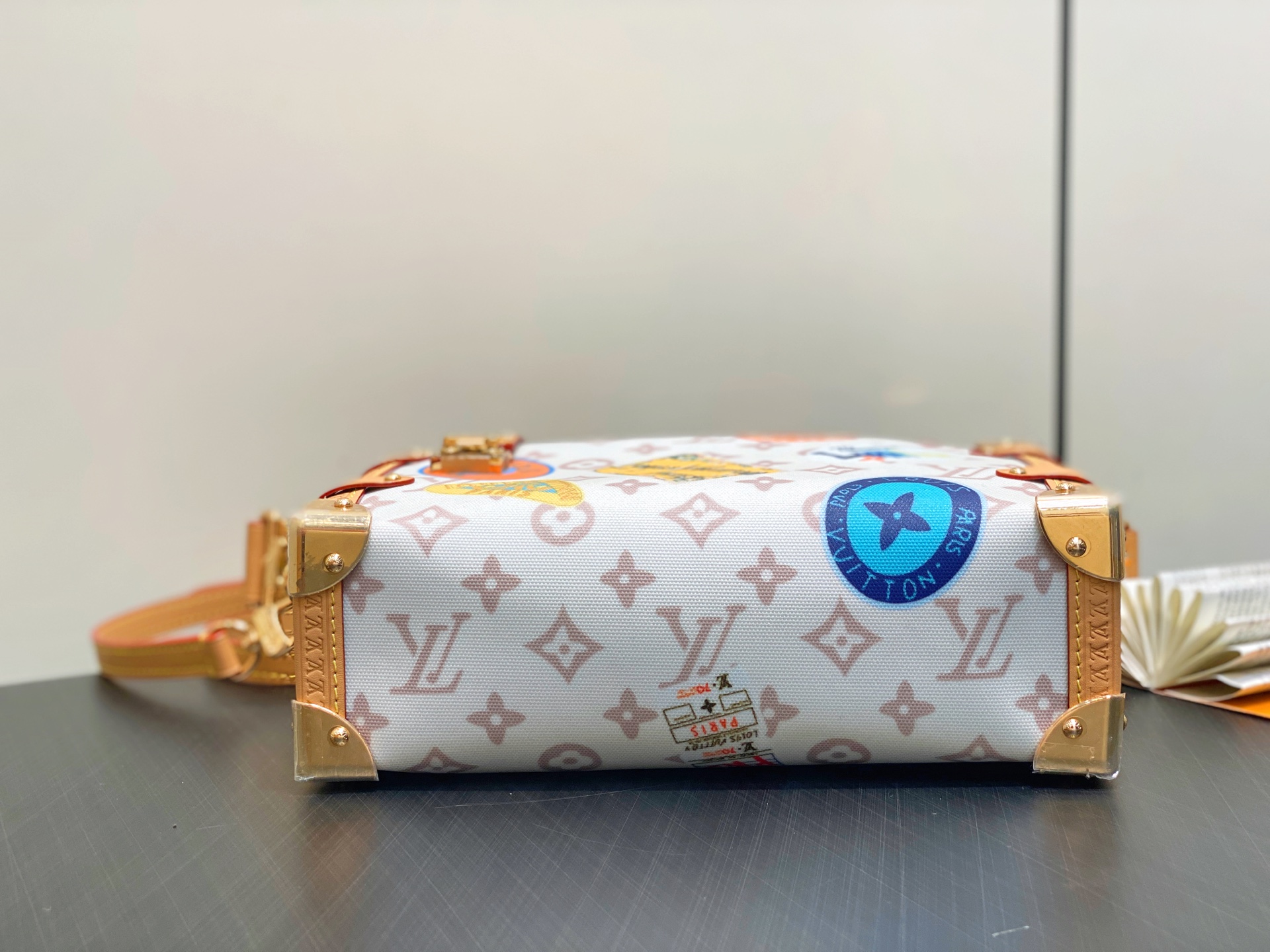 【顶级原单】M14606白花 徽章软盒子 当季新款 SIDE TRUNK 中号手袋 本款 Side Tr
