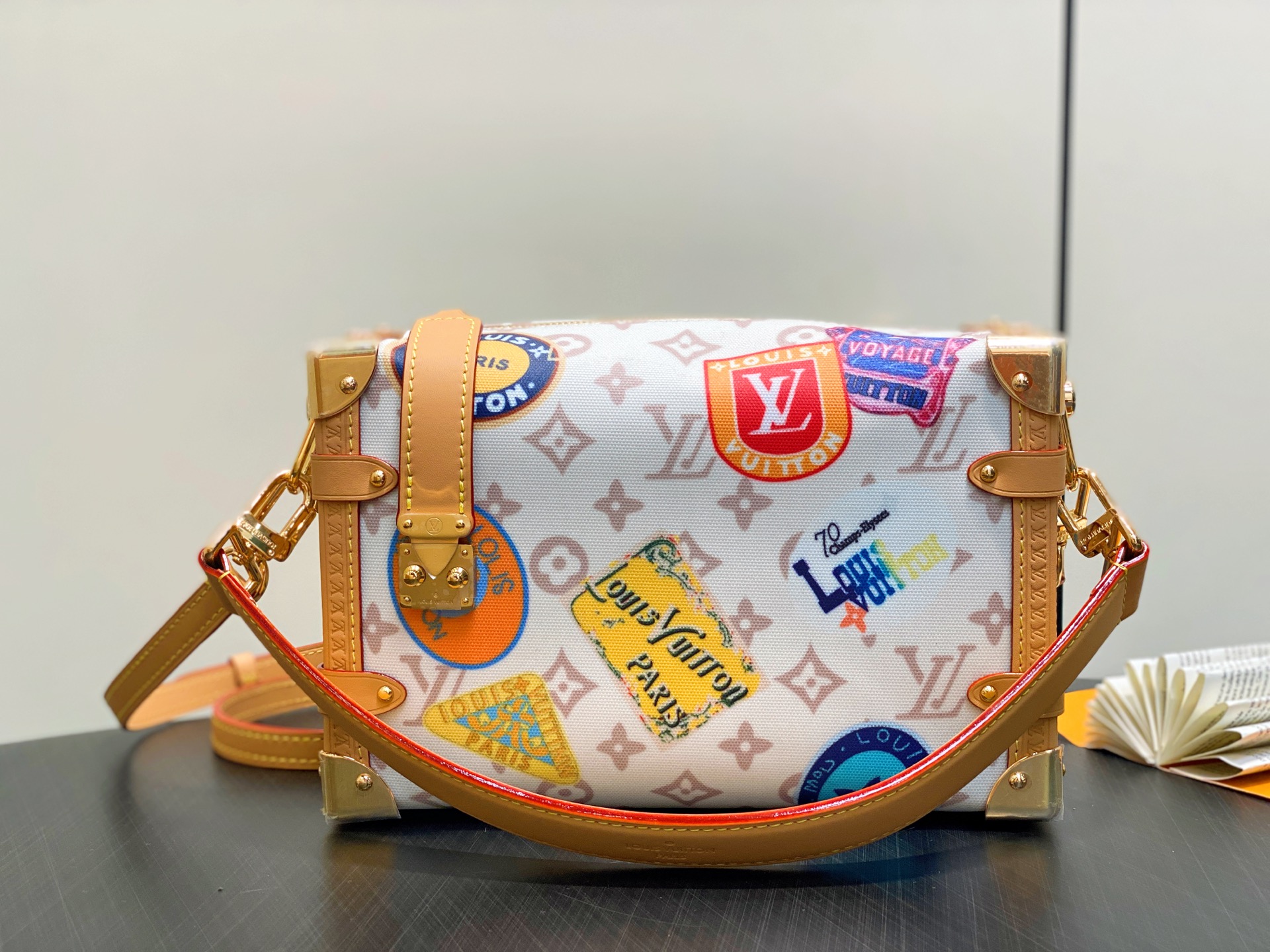 【顶级原单】M14606白花 徽章软盒子 当季新款 SIDE TRUNK 中号手袋 本款 Side Tr