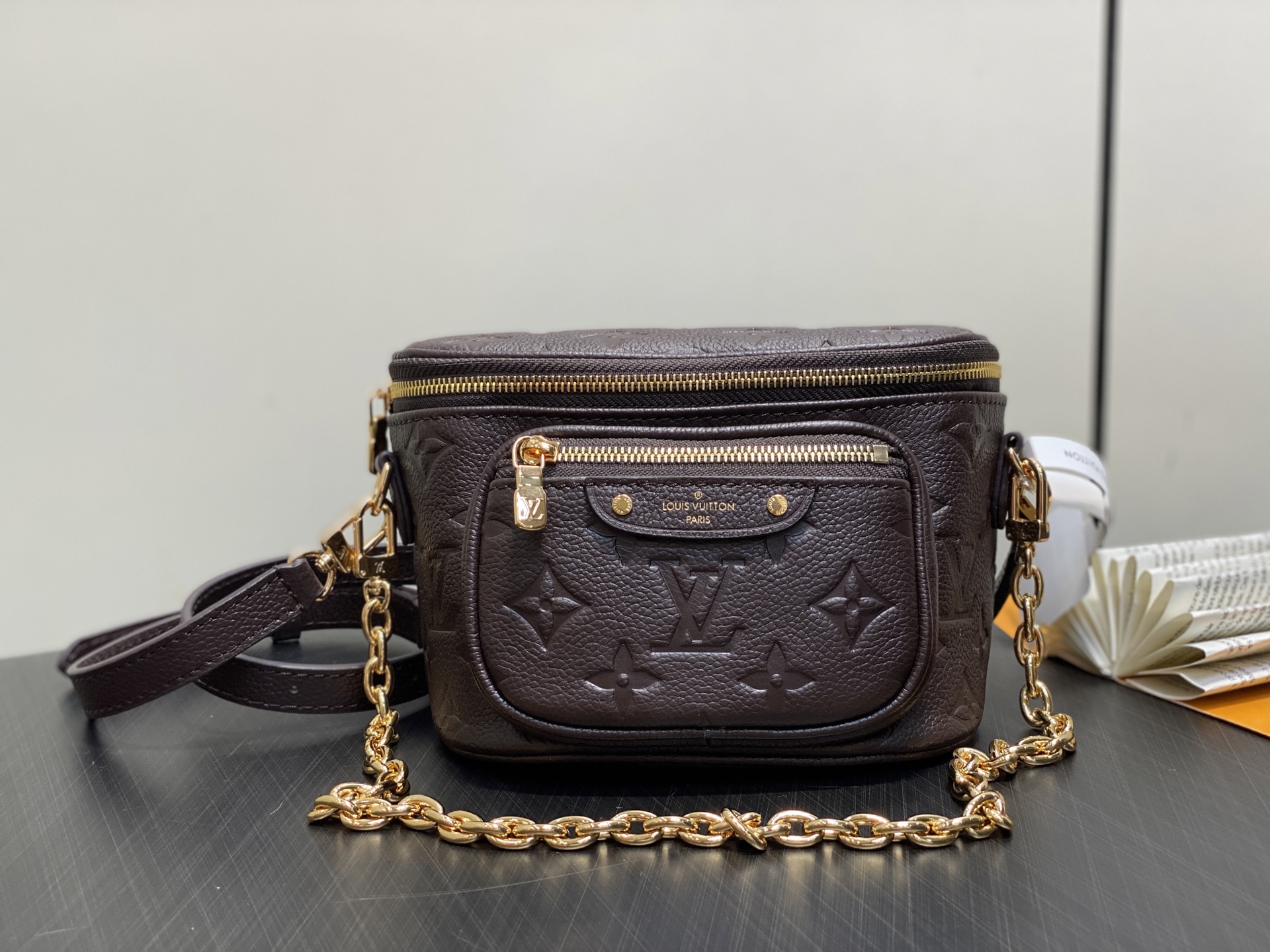 【顶级原单】M13827巧克力色 全皮压花链条包 MINI BUMBAG 腰包手袋 M46917 m82