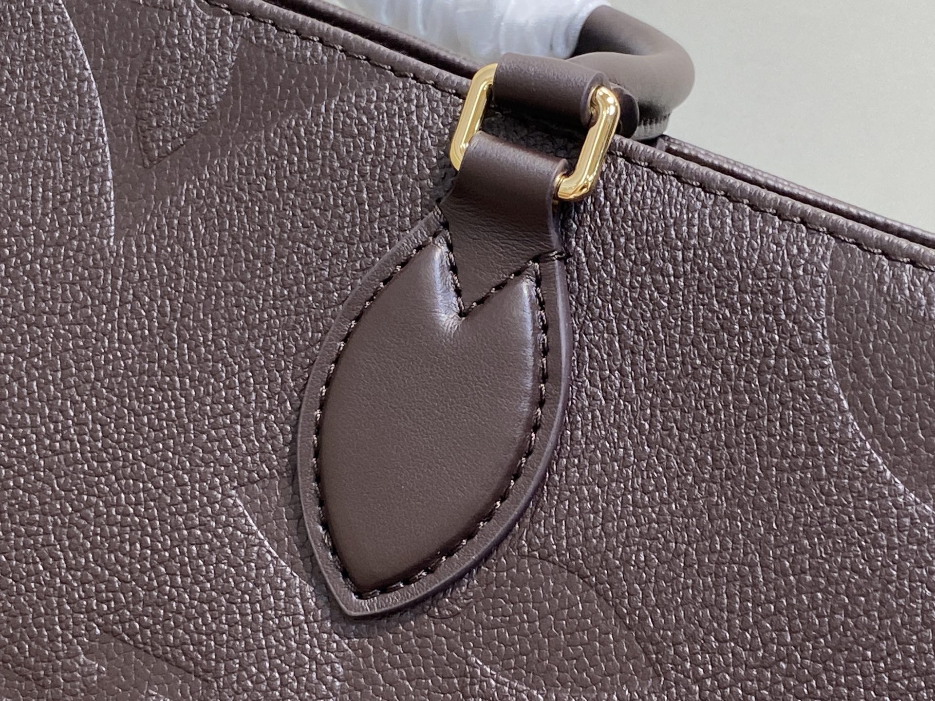 【顶级原单】M45595巧克力色 全皮压花四方包妈咪袋 OnTheGo 中号手袋 Tote 包取材 Mo