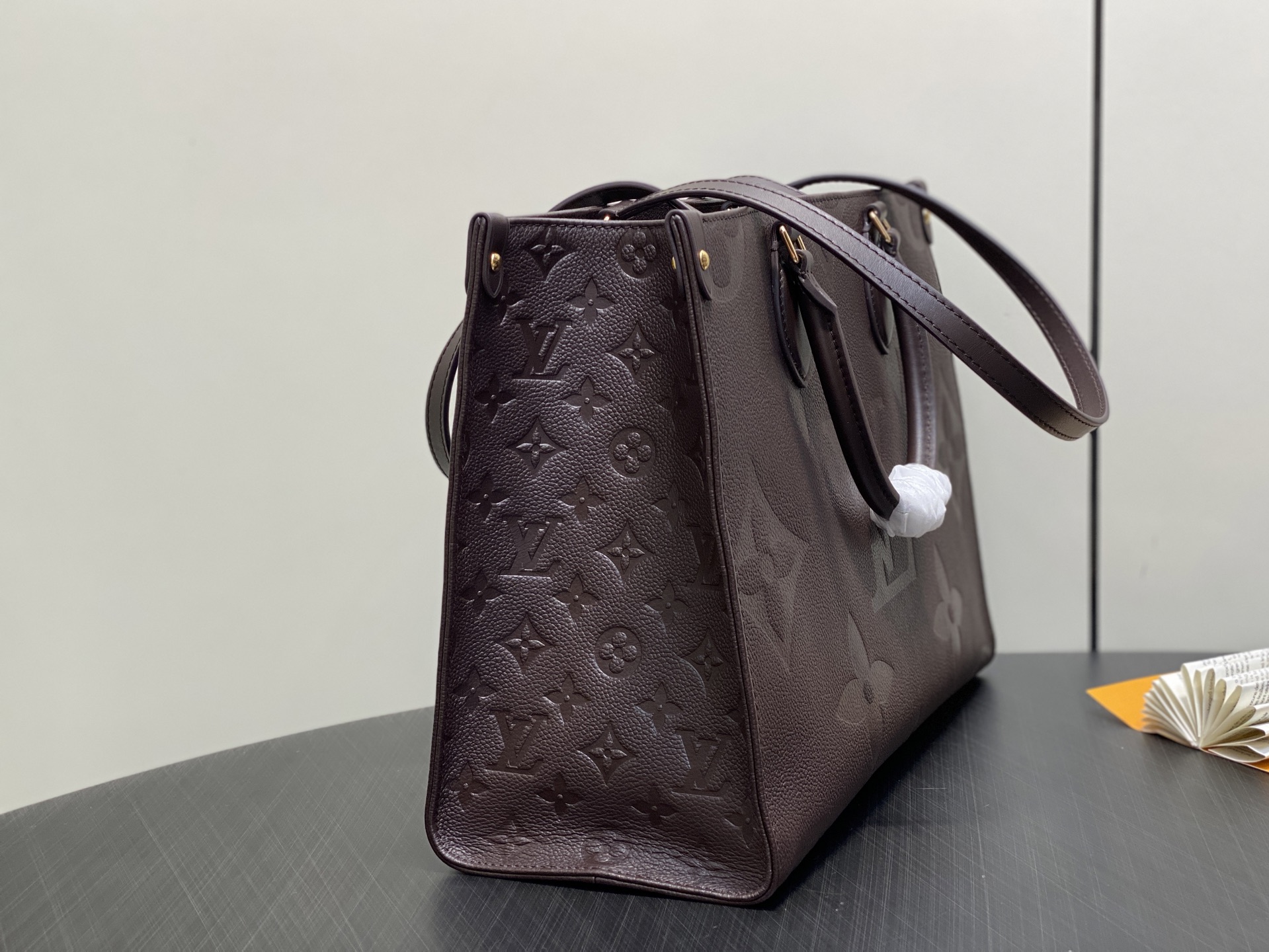 【顶级原单】M45595巧克力色 全皮压花四方包妈咪袋 OnTheGo 中号手袋 Tote 包取材 Mo