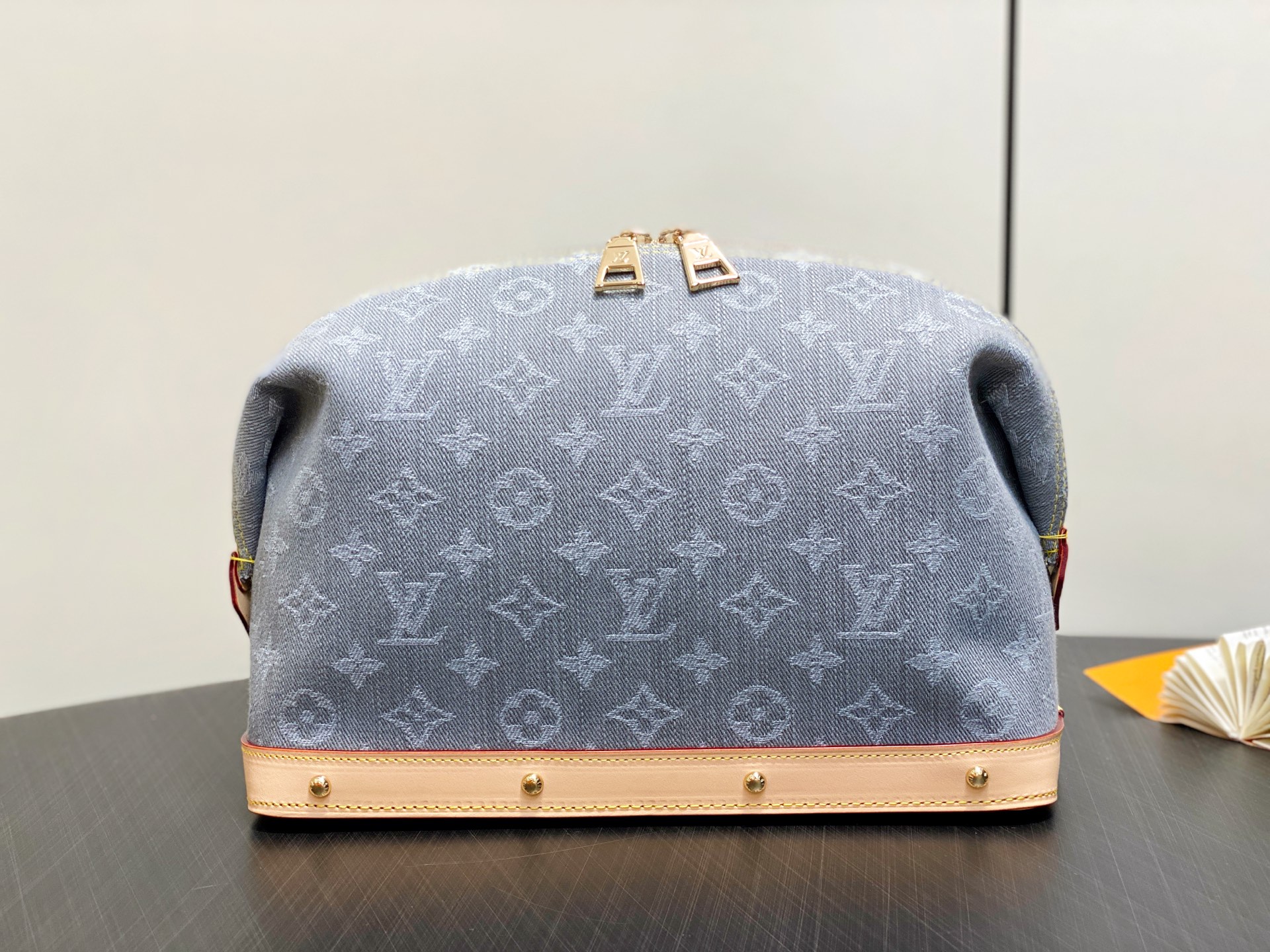  【顶级原单】M13750灰色 丹宁牛仔化妆包 POCHETTE COSMÉTIQUE 大号化妆包 本款