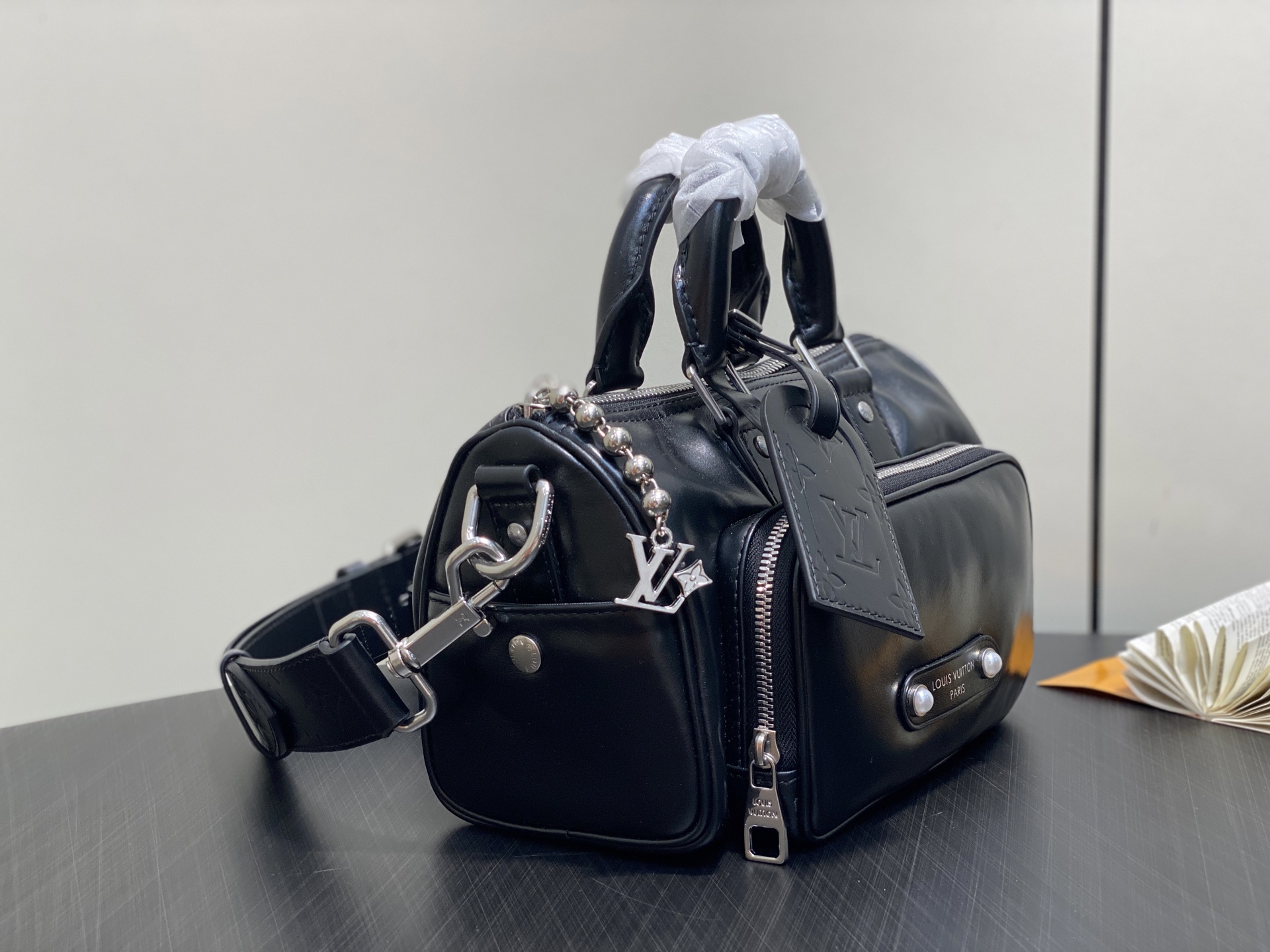 【顶级原单】M13988黑色 全皮男包枕头包 KEEPALL BANDOULIÈRE 25 手袋 本款 