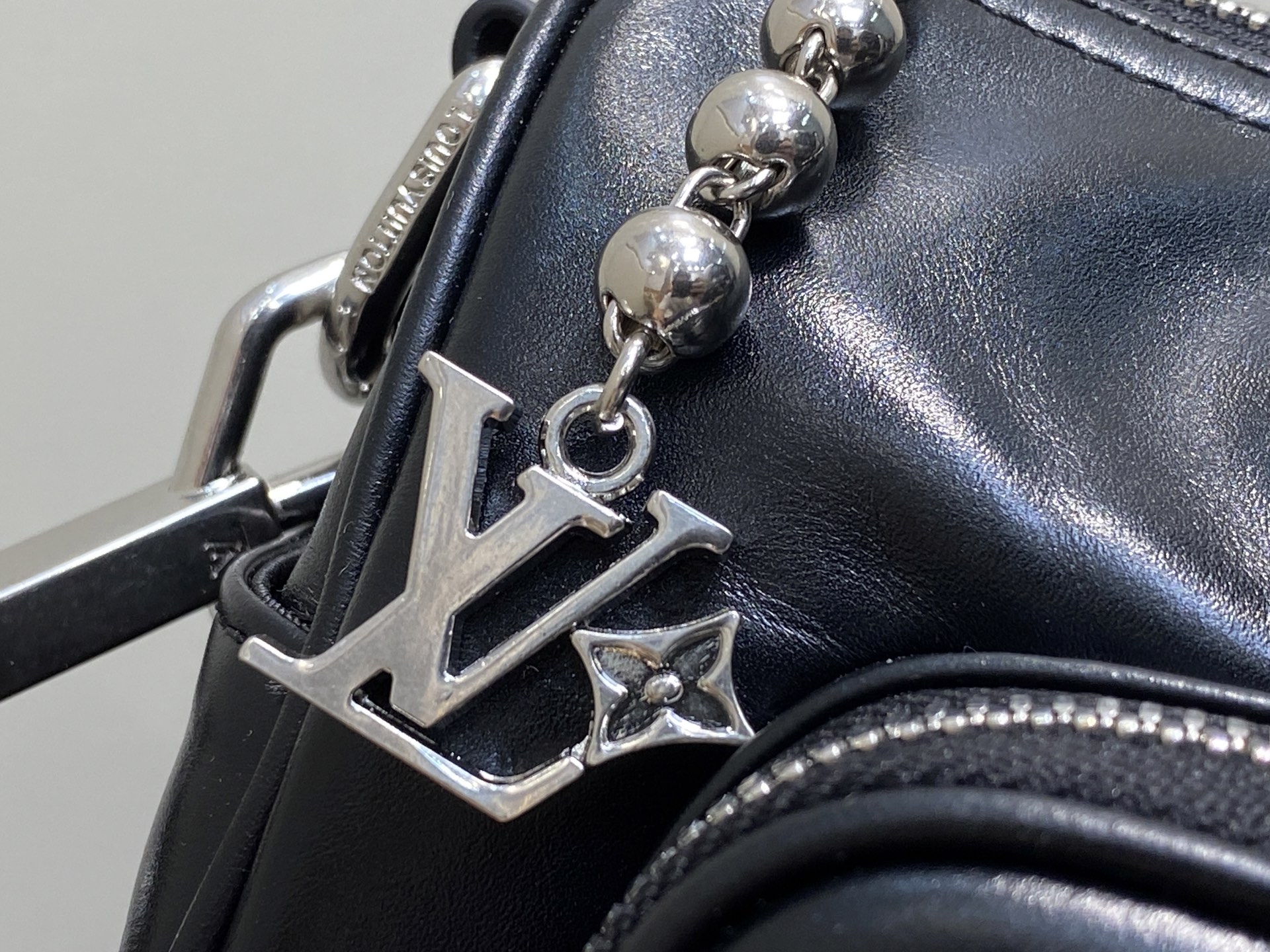 【顶级原单】M13988黑色 全皮男包枕头包 KEEPALL BANDOULIÈRE 25 手袋 本款 