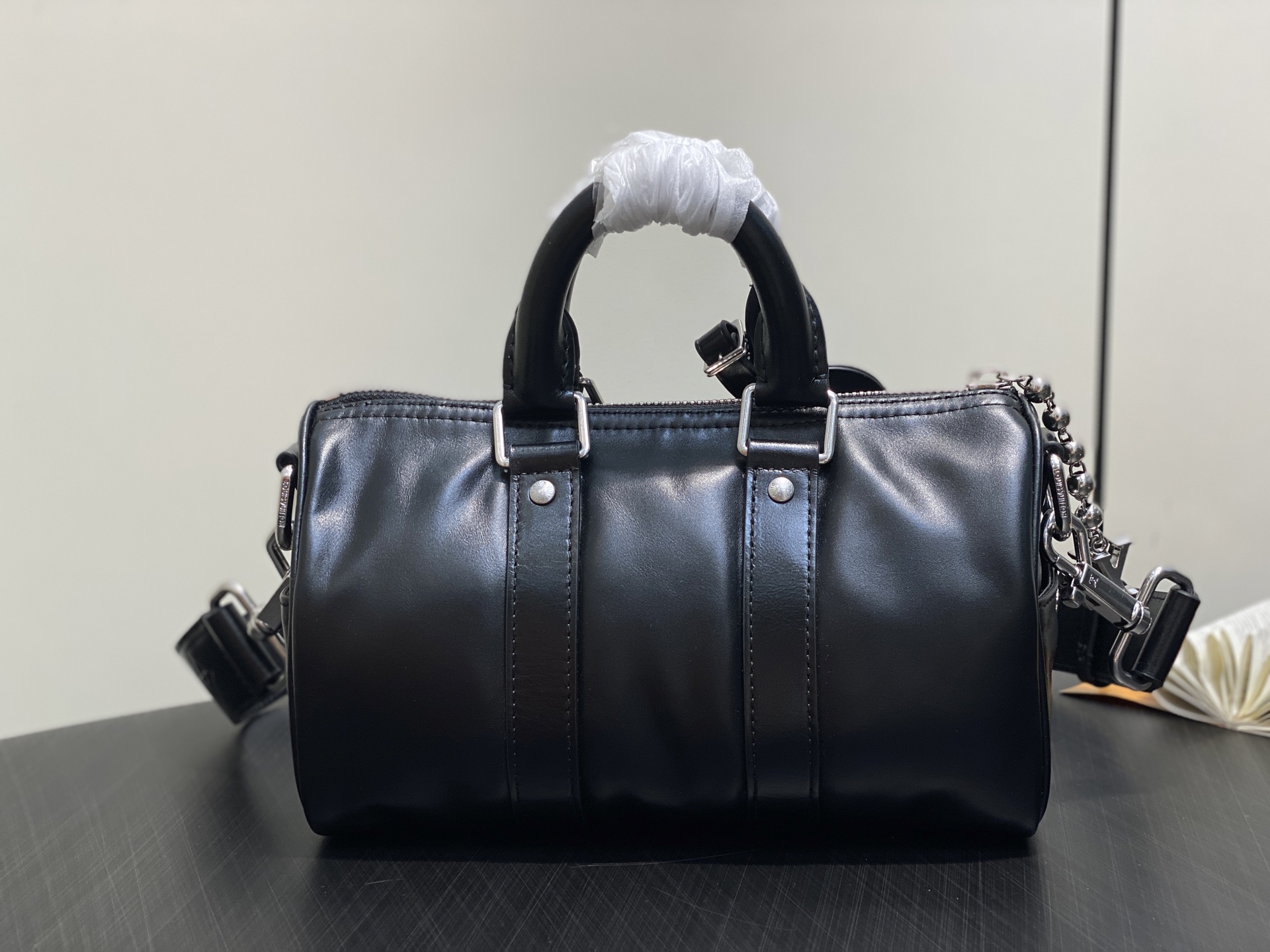 【顶级原单】M13988黑色 全皮男包枕头包 KEEPALL BANDOULIÈRE 25 手袋 本款 
