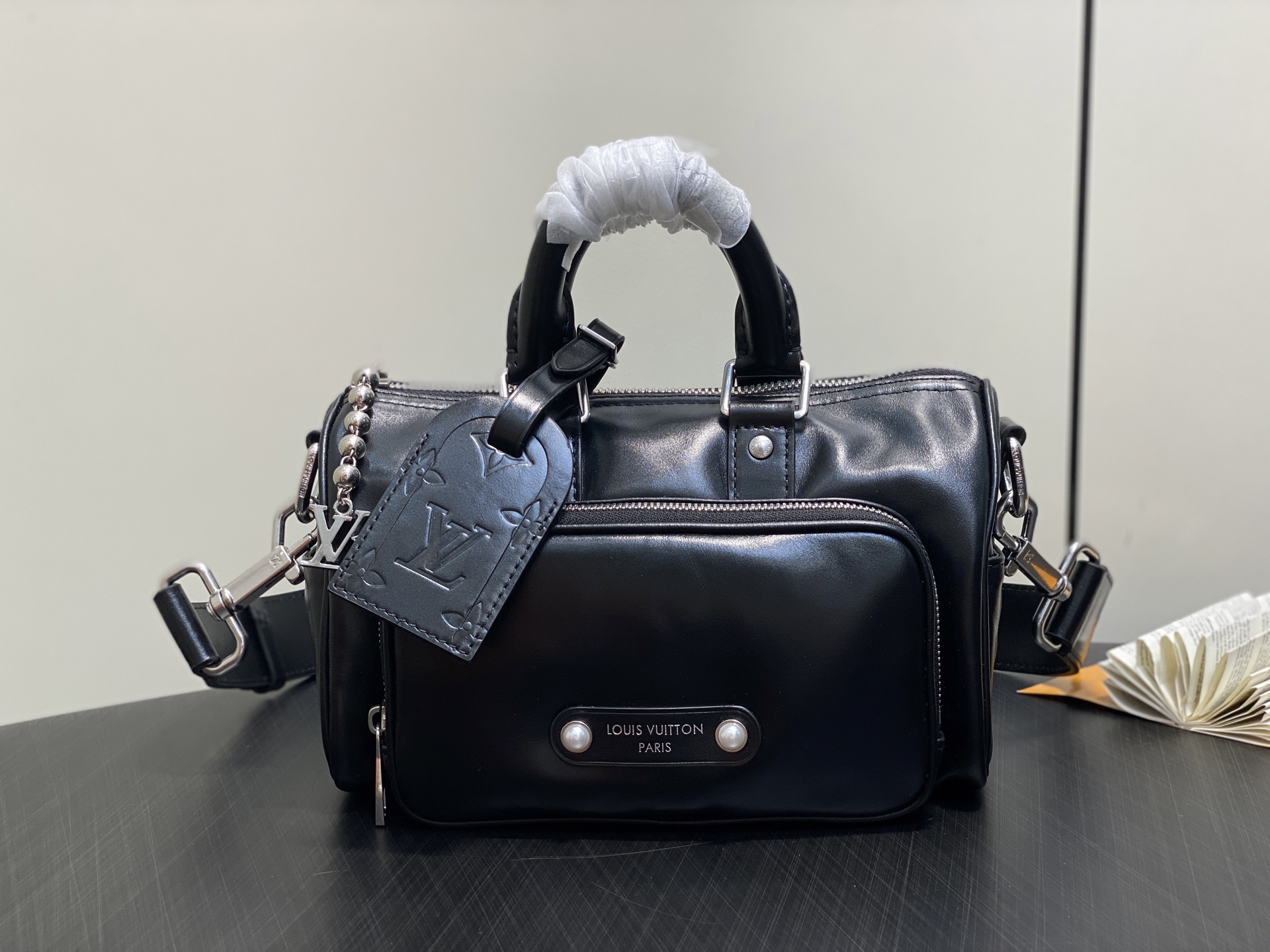 【顶级原单】M13988黑色 全皮男包枕头包 KEEPALL BANDOULIÈRE 25 手袋 本款 