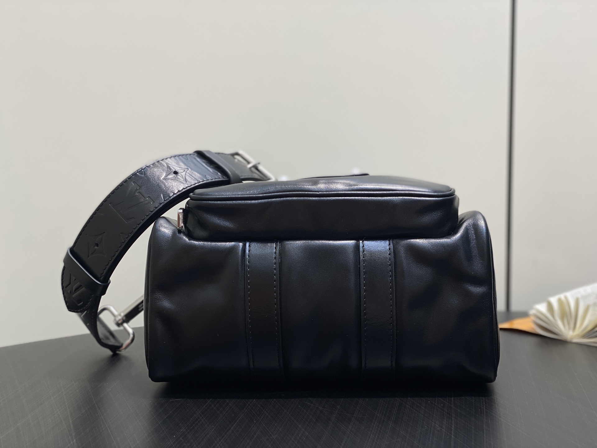 【顶级原单】M13988黑色 全皮男包枕头包 KEEPALL BANDOULIÈRE 25 手袋 本款 