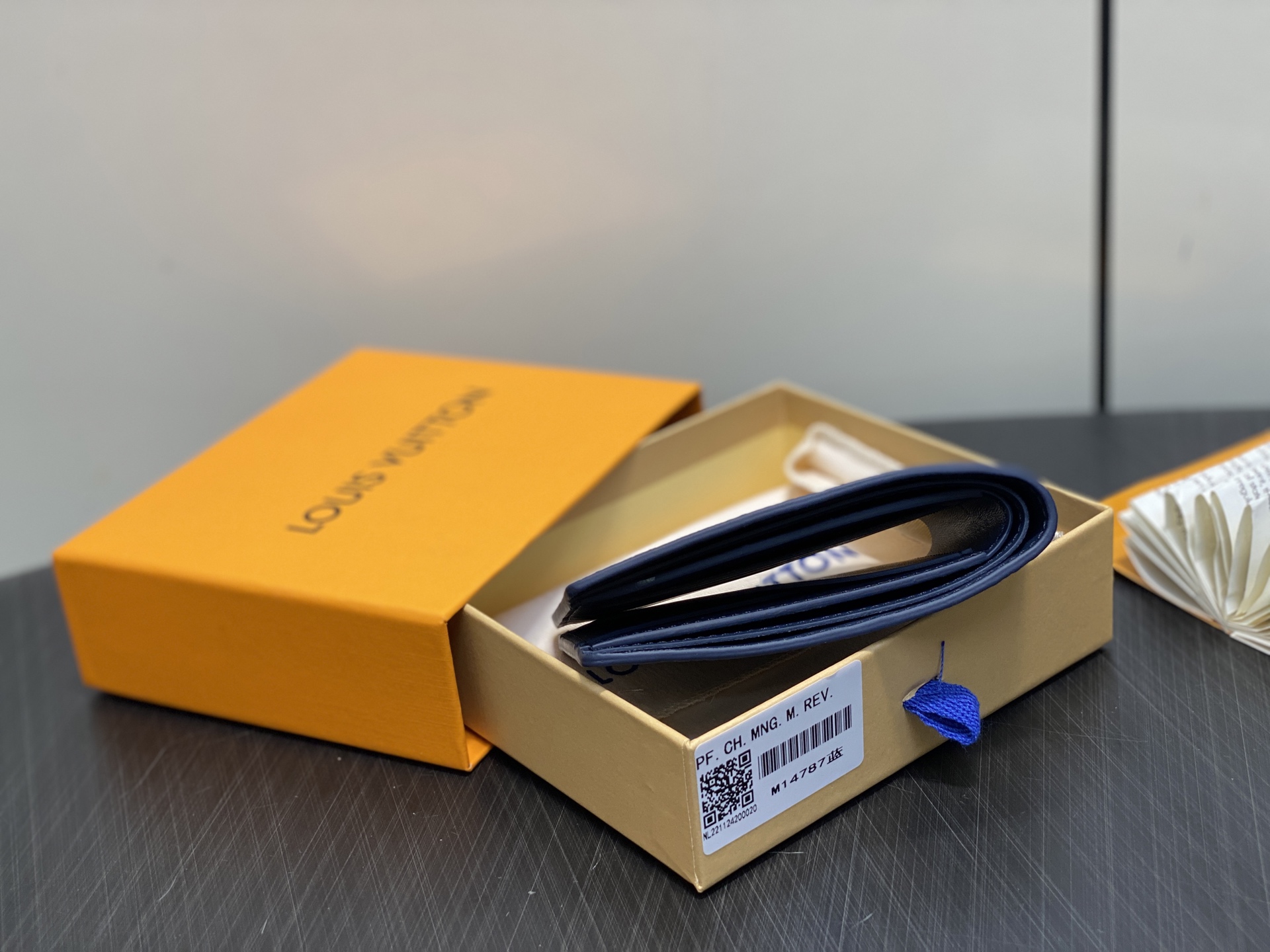 【顶级原单】M14787深蓝色 全皮压花短款西装夹钱包 Multiple Wallet 钱夹 2024年