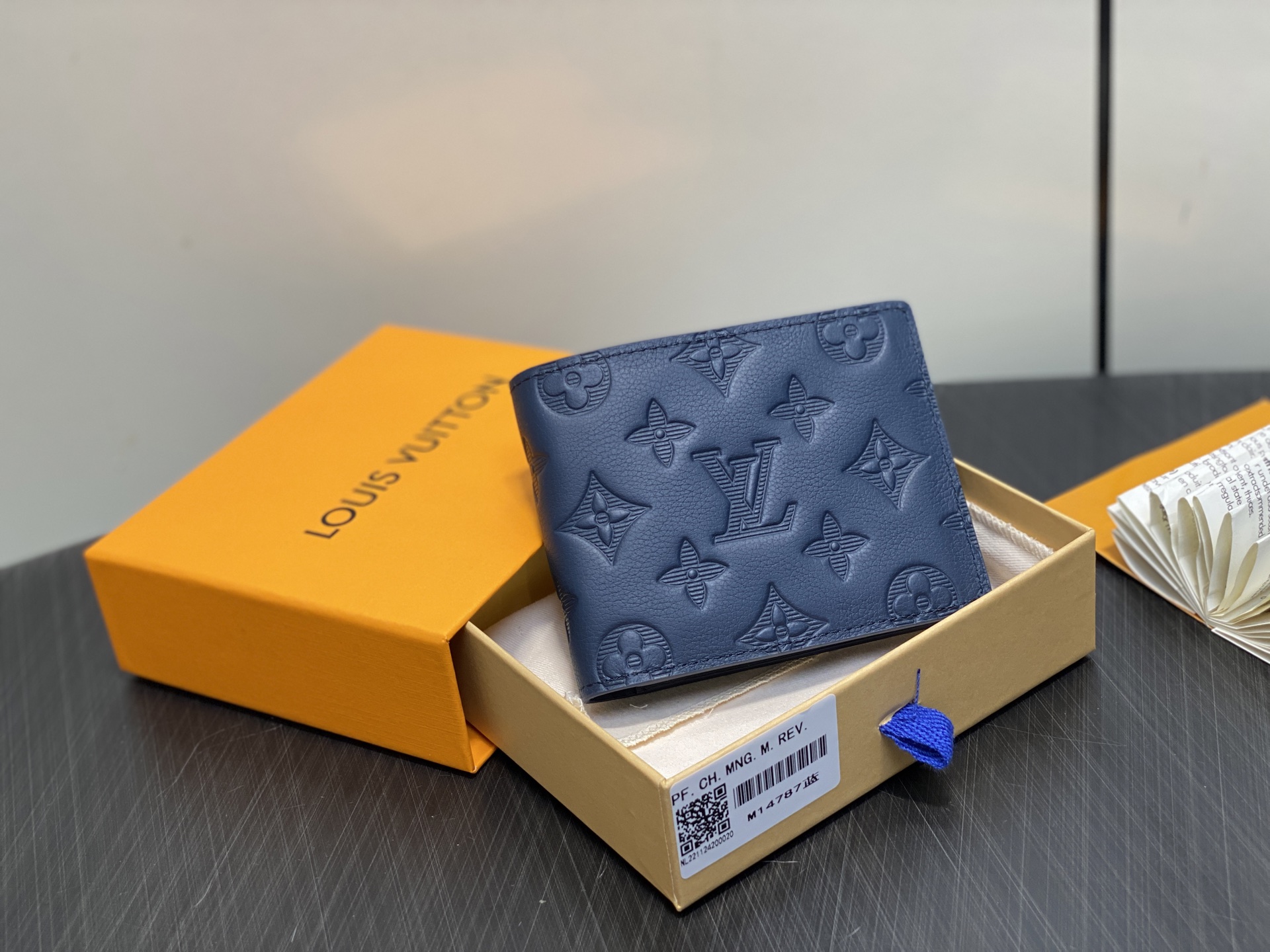 【顶级原单】M14787深蓝色 全皮压花短款西装夹钱包 Multiple Wallet 钱夹 2024年