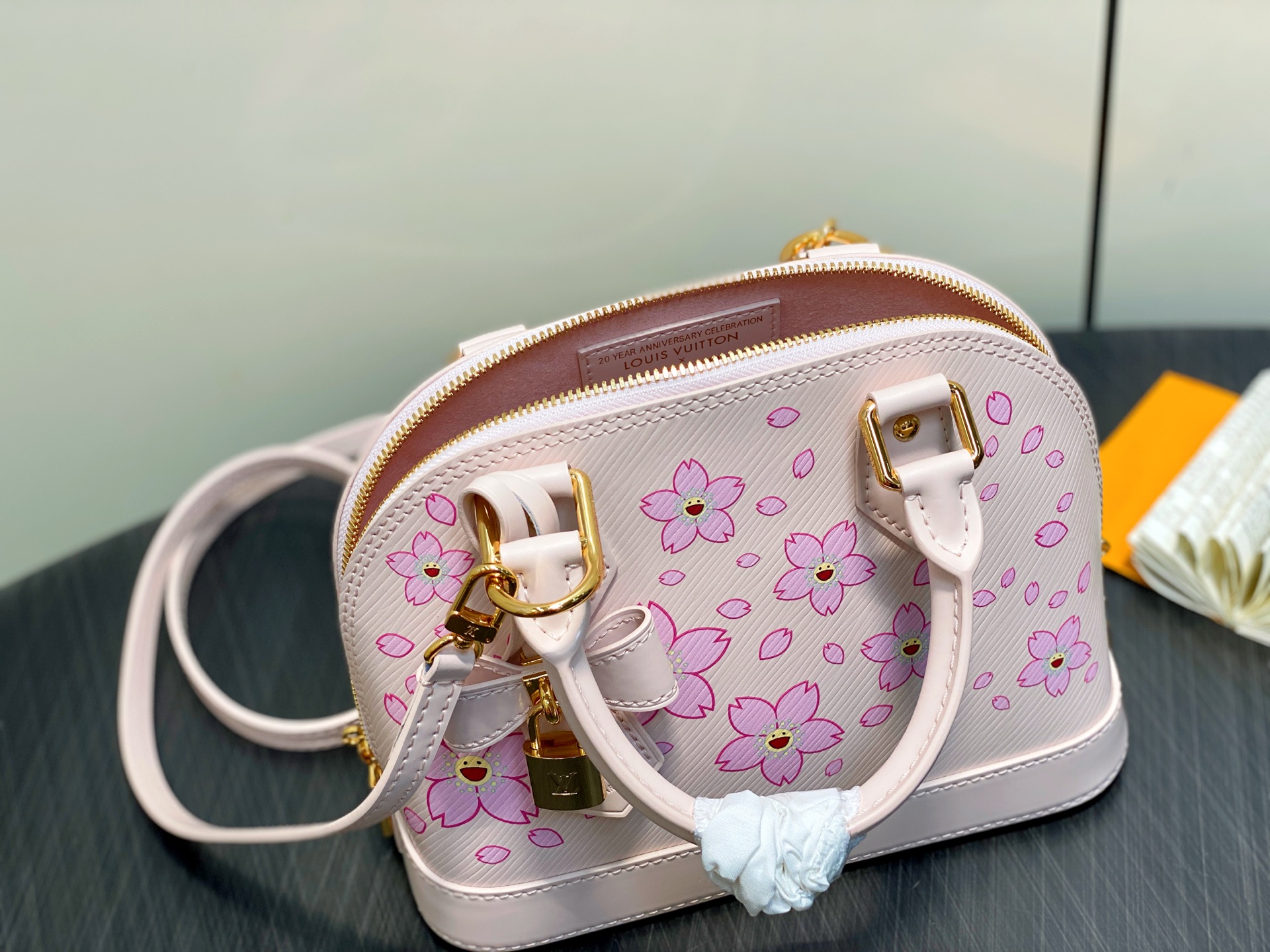 【顶级原单】M13104粉色 樱花水波纹贝壳包 LV × TM alma BB 手袋 日本艺术家 村上隆