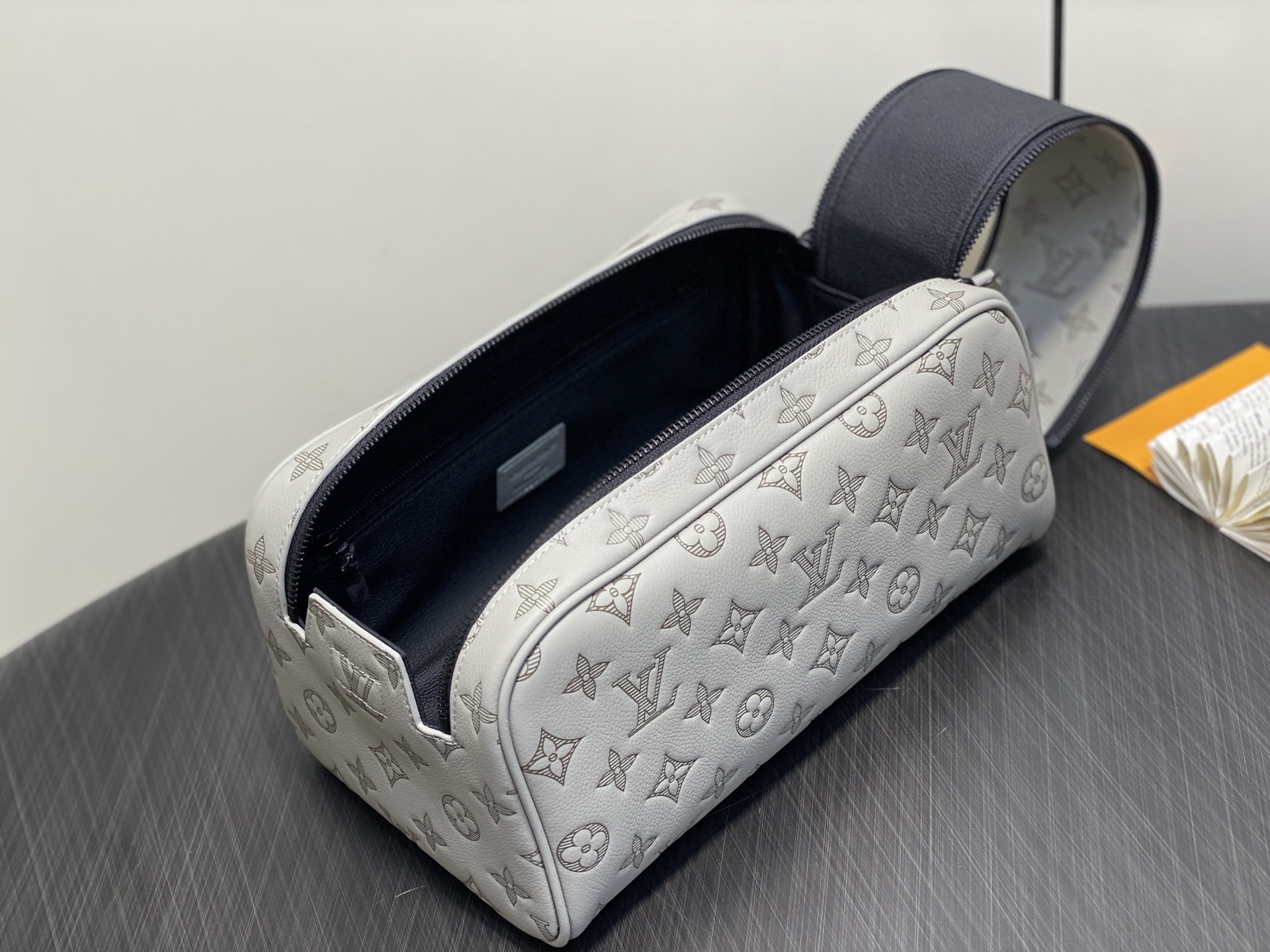 【顶级原单】M14485灰色 全皮压花洗漱包 Dopp Kit 盥洗袋 M14885浅蓝 M14843深