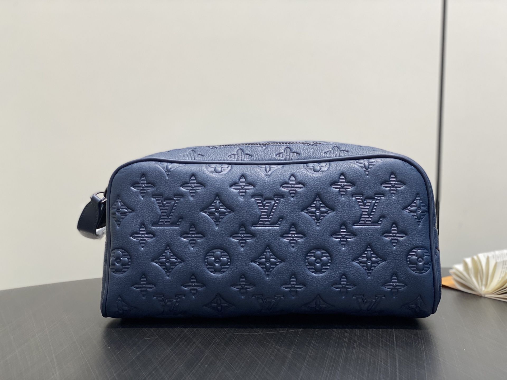 【顶级原单】M14843深蓝 全皮压花洗漱包 Dopp Kit 盥洗袋 M14485灰色 M14885浅