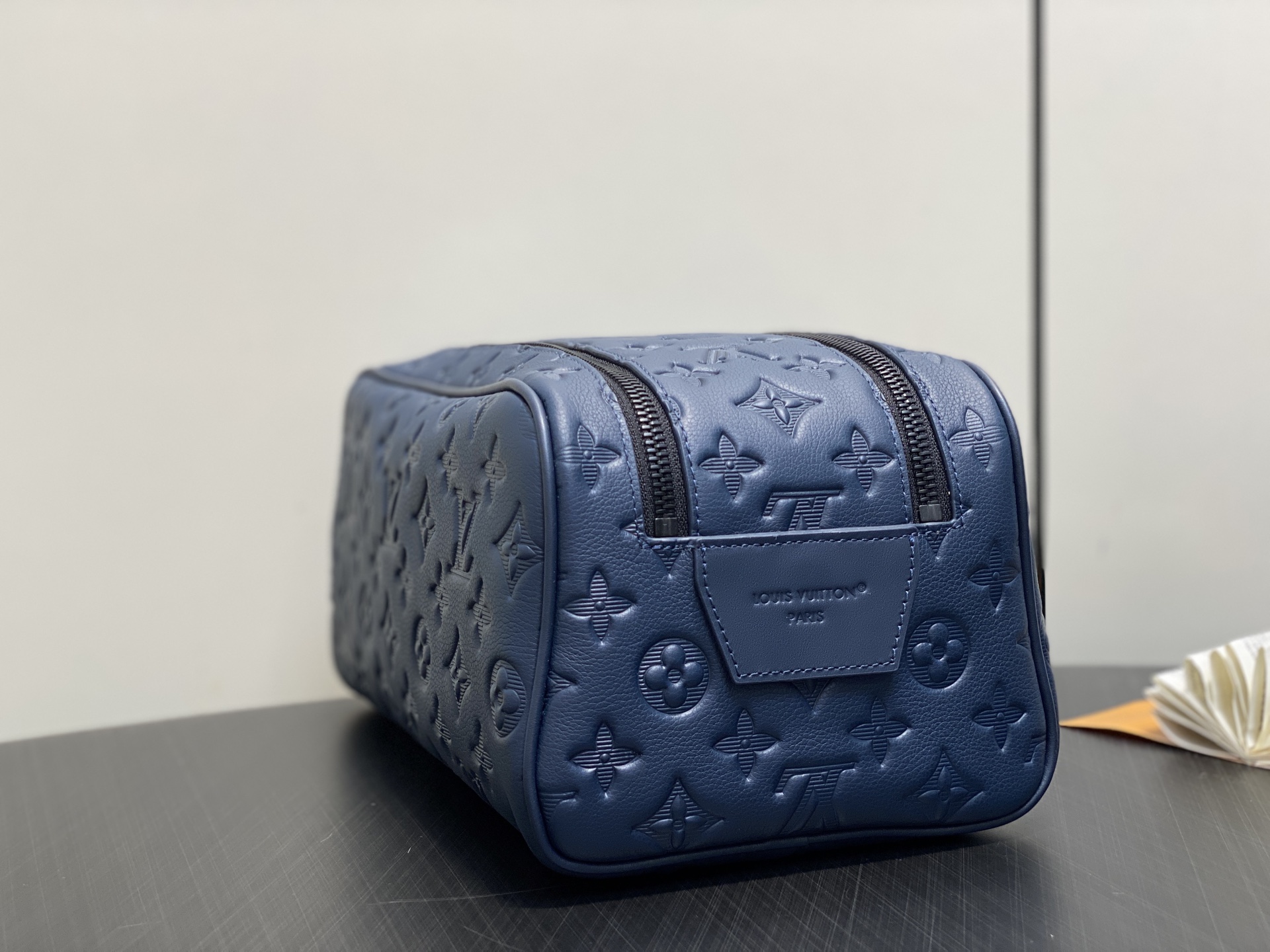 【顶级原单】M14843深蓝 全皮压花洗漱包 Dopp Kit 盥洗袋 M14485灰色 M14885浅