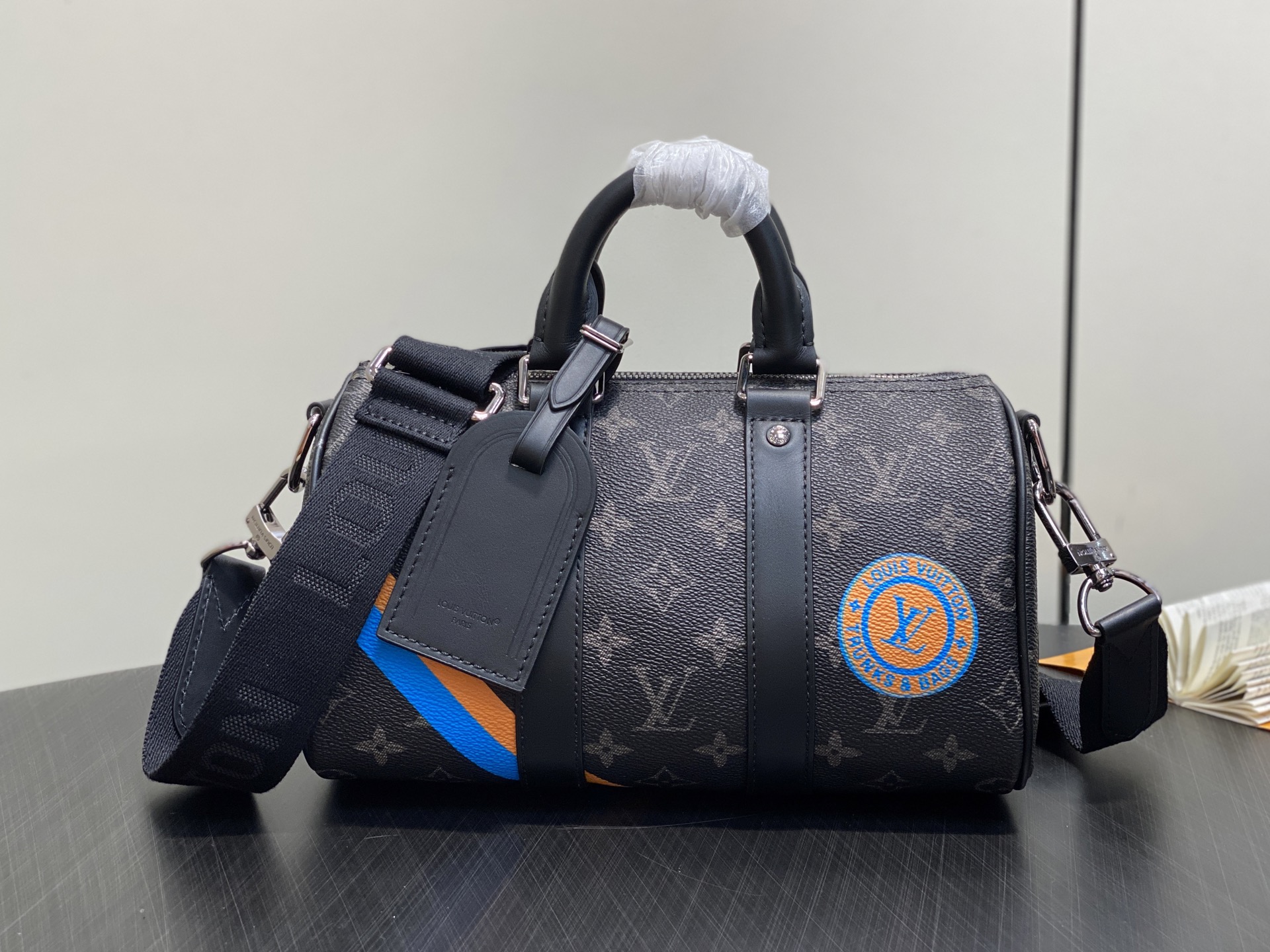 【顶级原单】.”，黑花丝印 男包枕头包 本款 Keepall 25 手袋 取材 Monogram Ecl