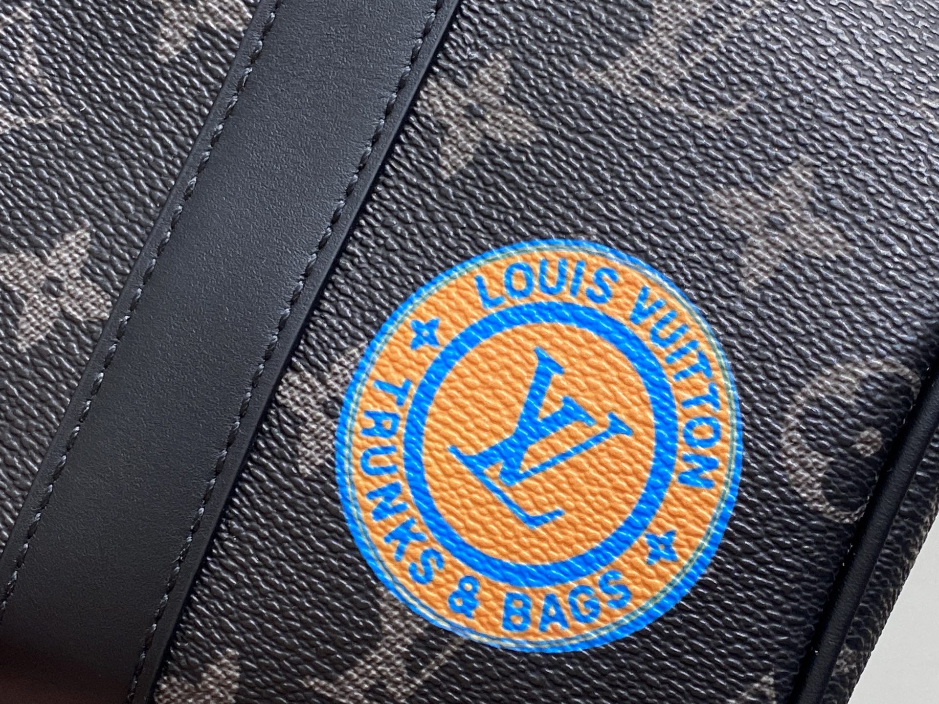 【顶级原单】.”，黑花丝印 男包枕头包 本款 Keepall 25 手袋 取材 Monogram Ecl